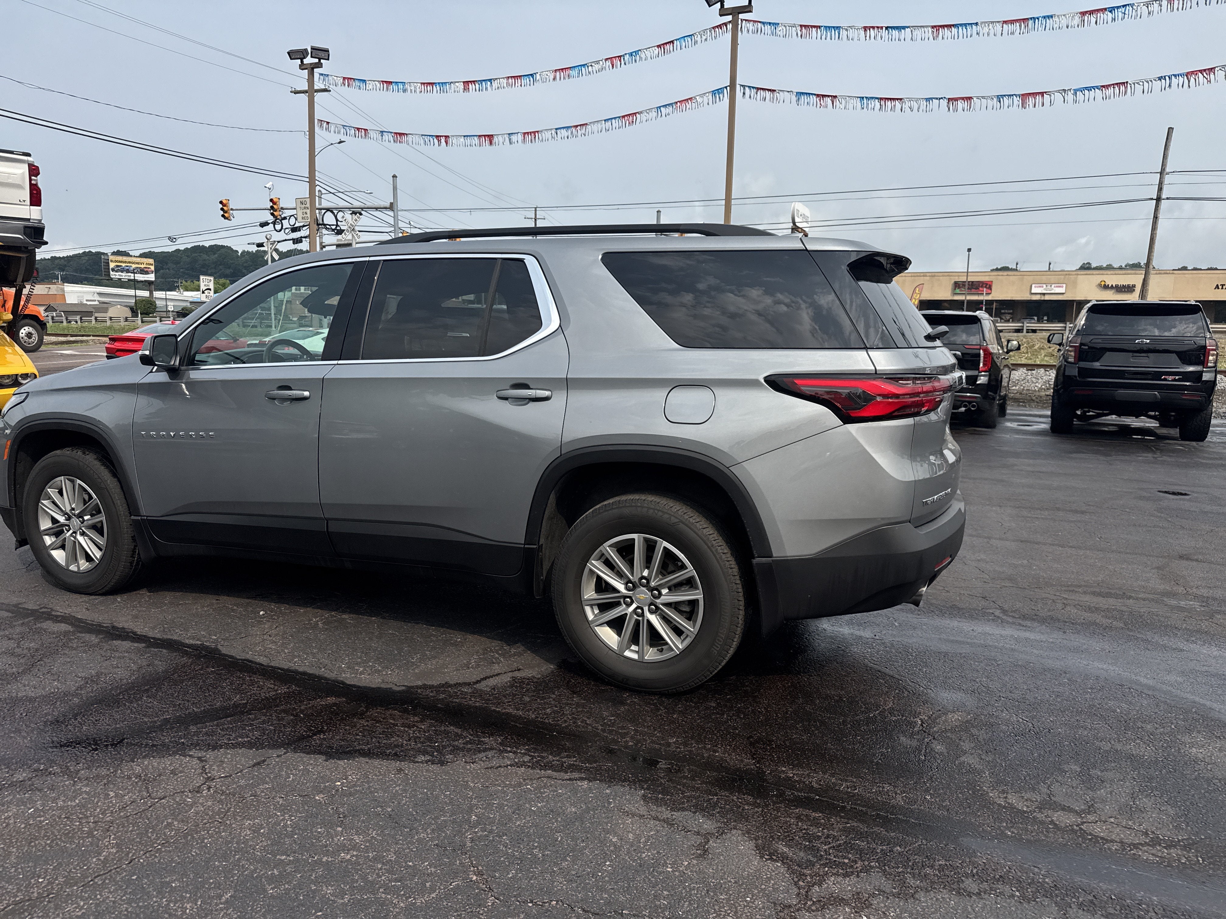 2023 Chevrolet Traverse LT Cloth