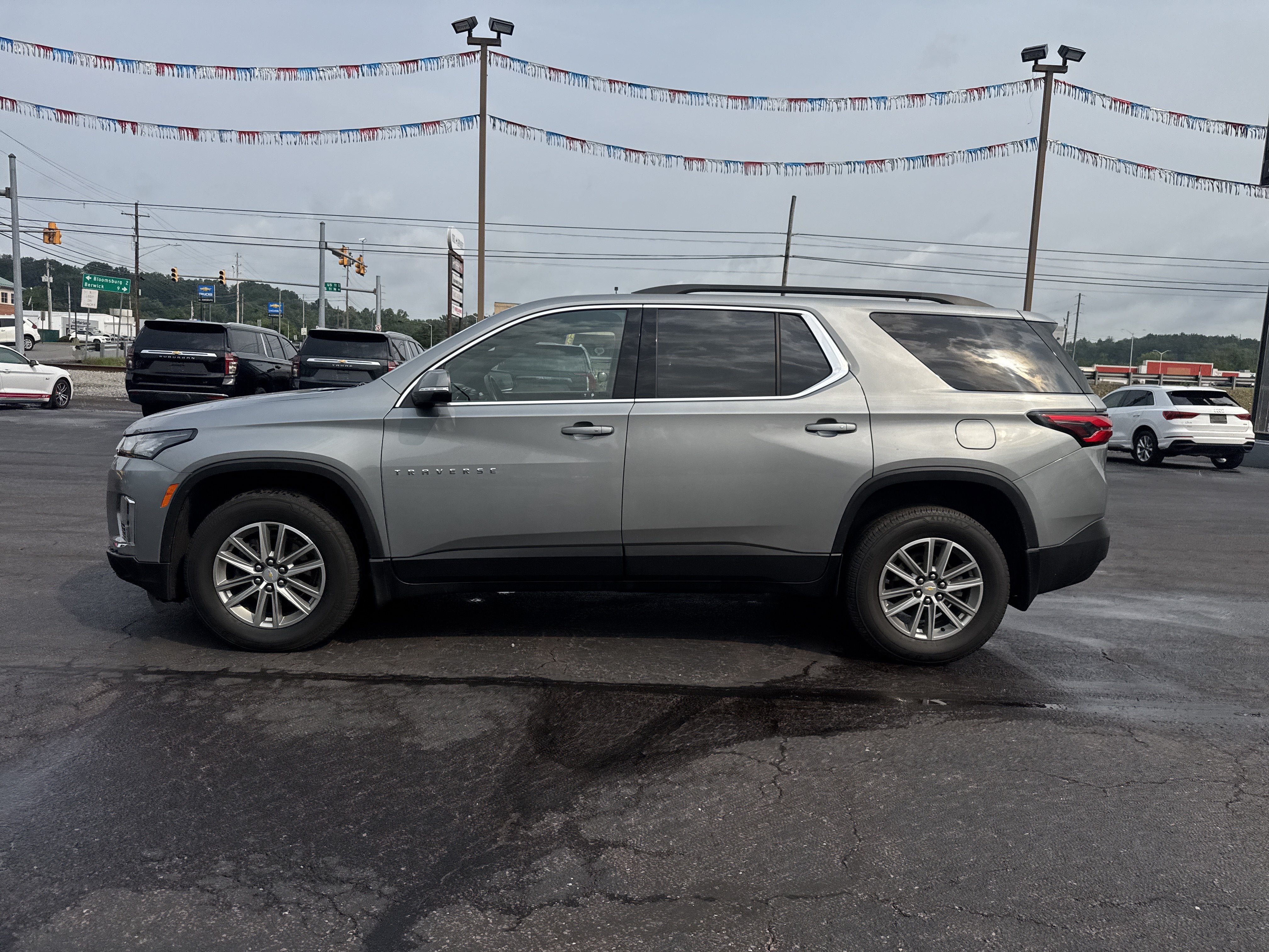 2023 Chevrolet Traverse LT Cloth