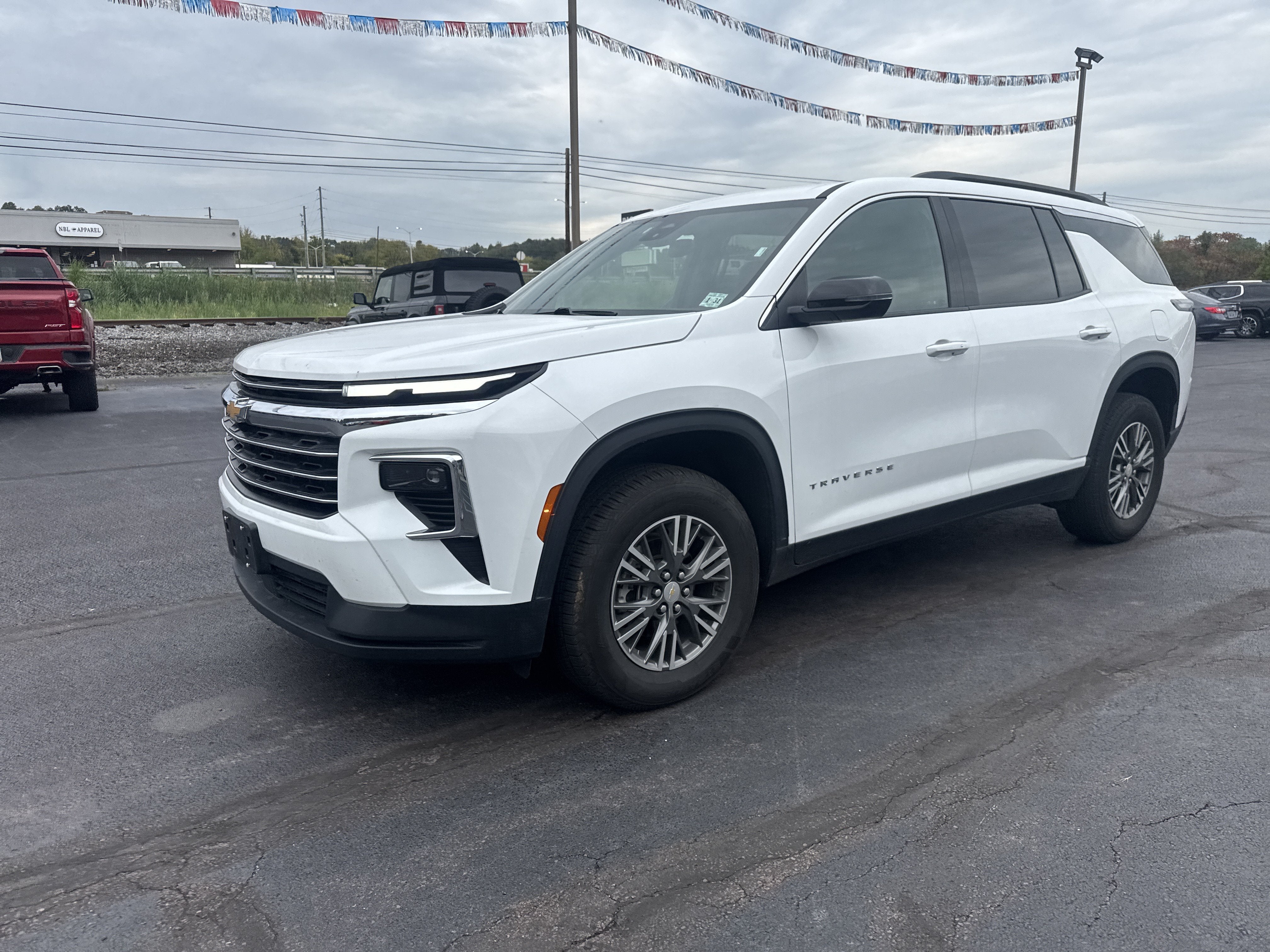 2025 Chevrolet Traverse LT