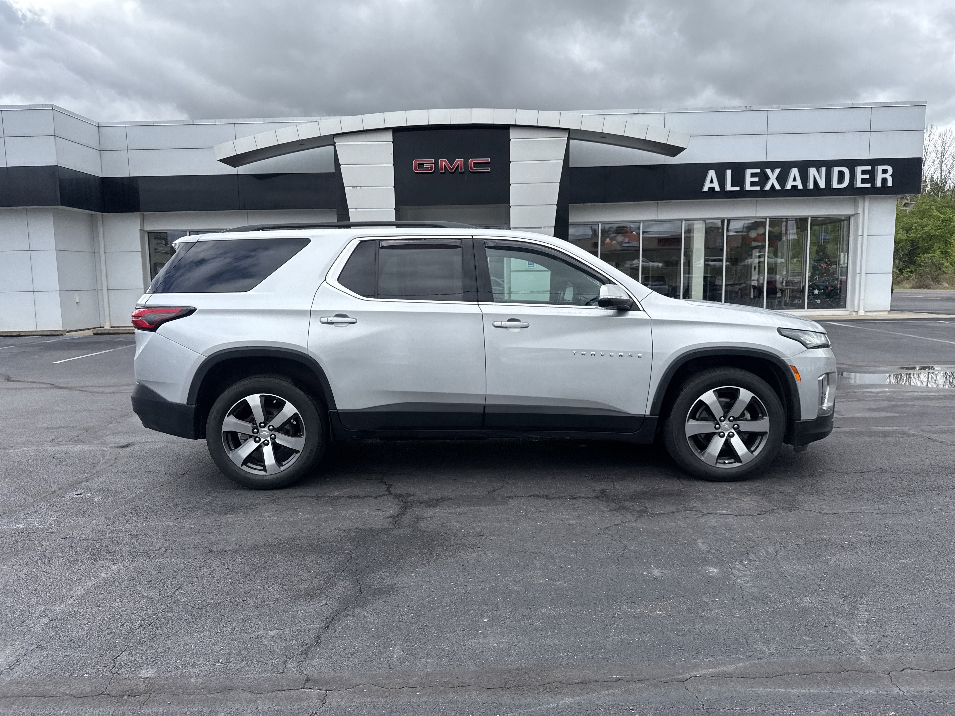 2022 Chevrolet Traverse LT Leather