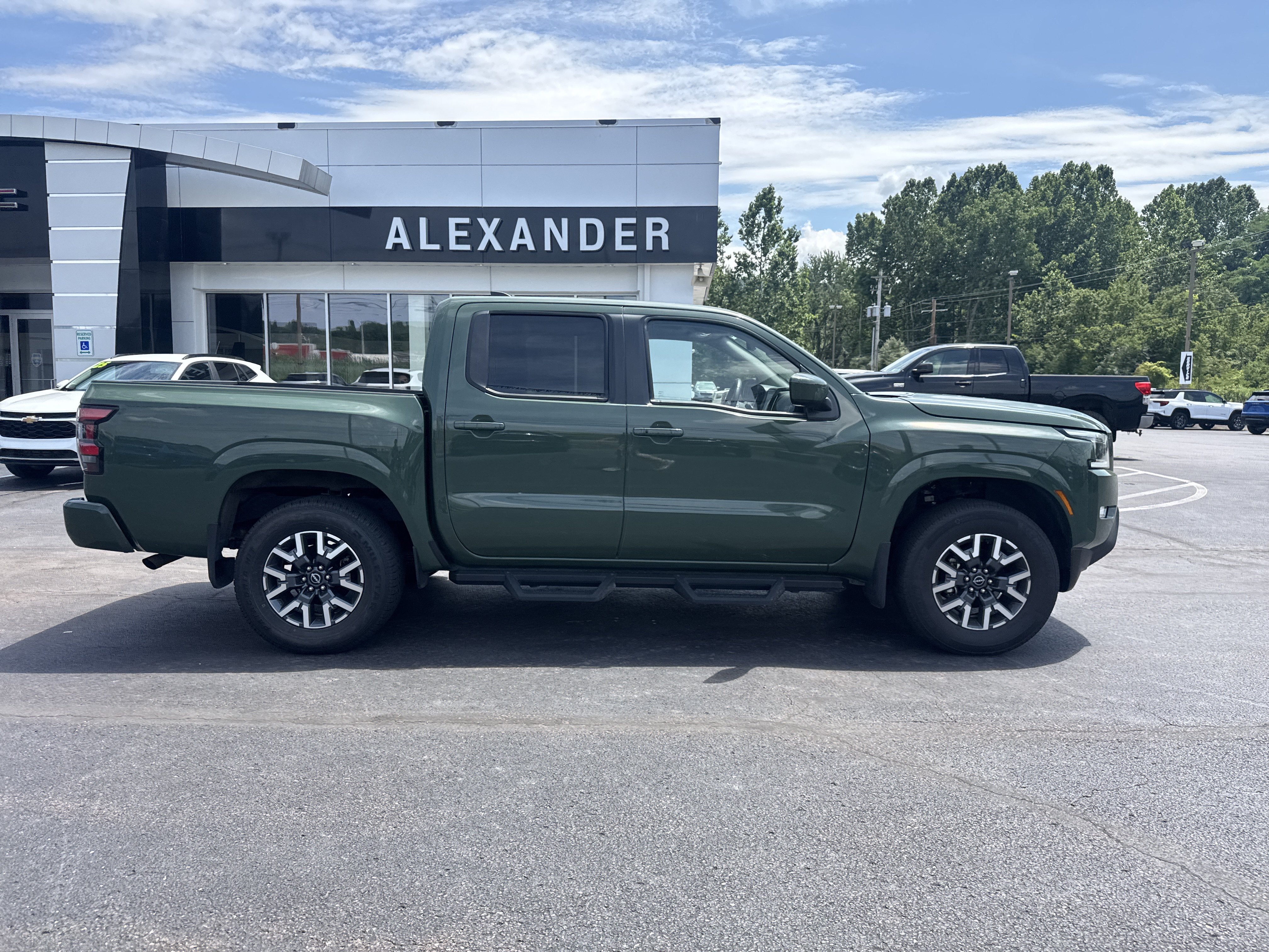 2024 Nissan Frontier SL