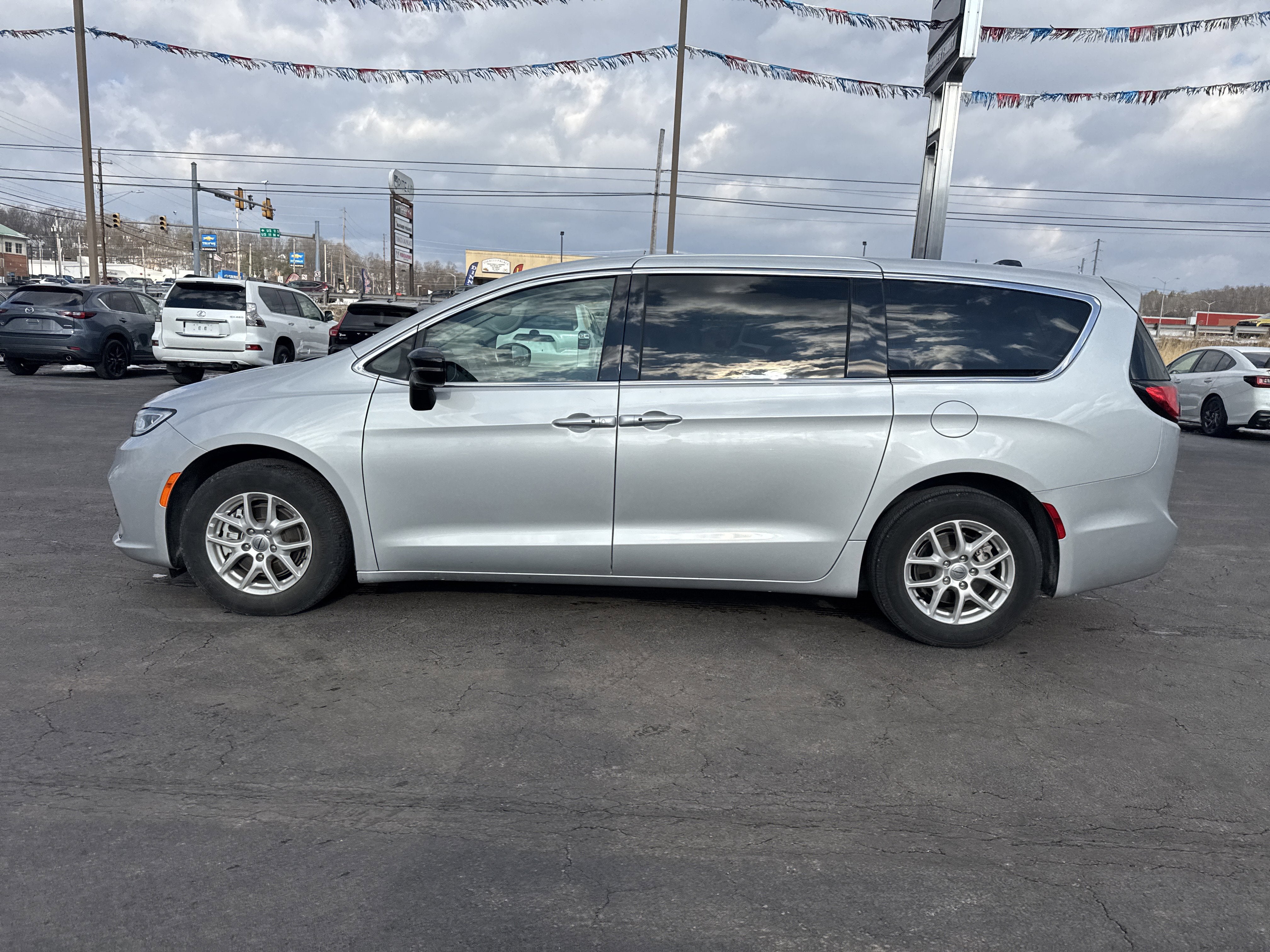 2024 Chrysler Pacifica Touring L