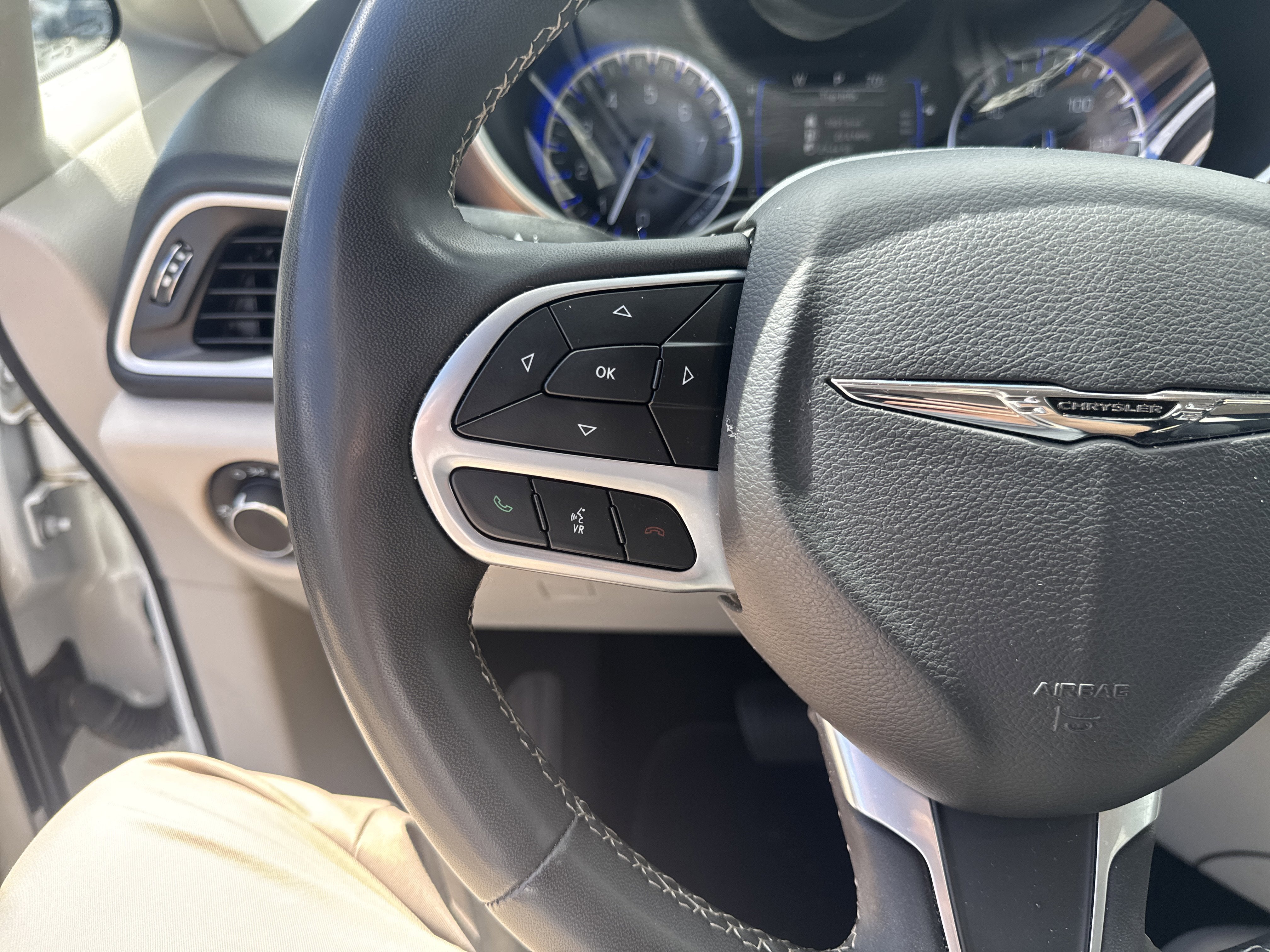 2023 Chrysler Voyager LX