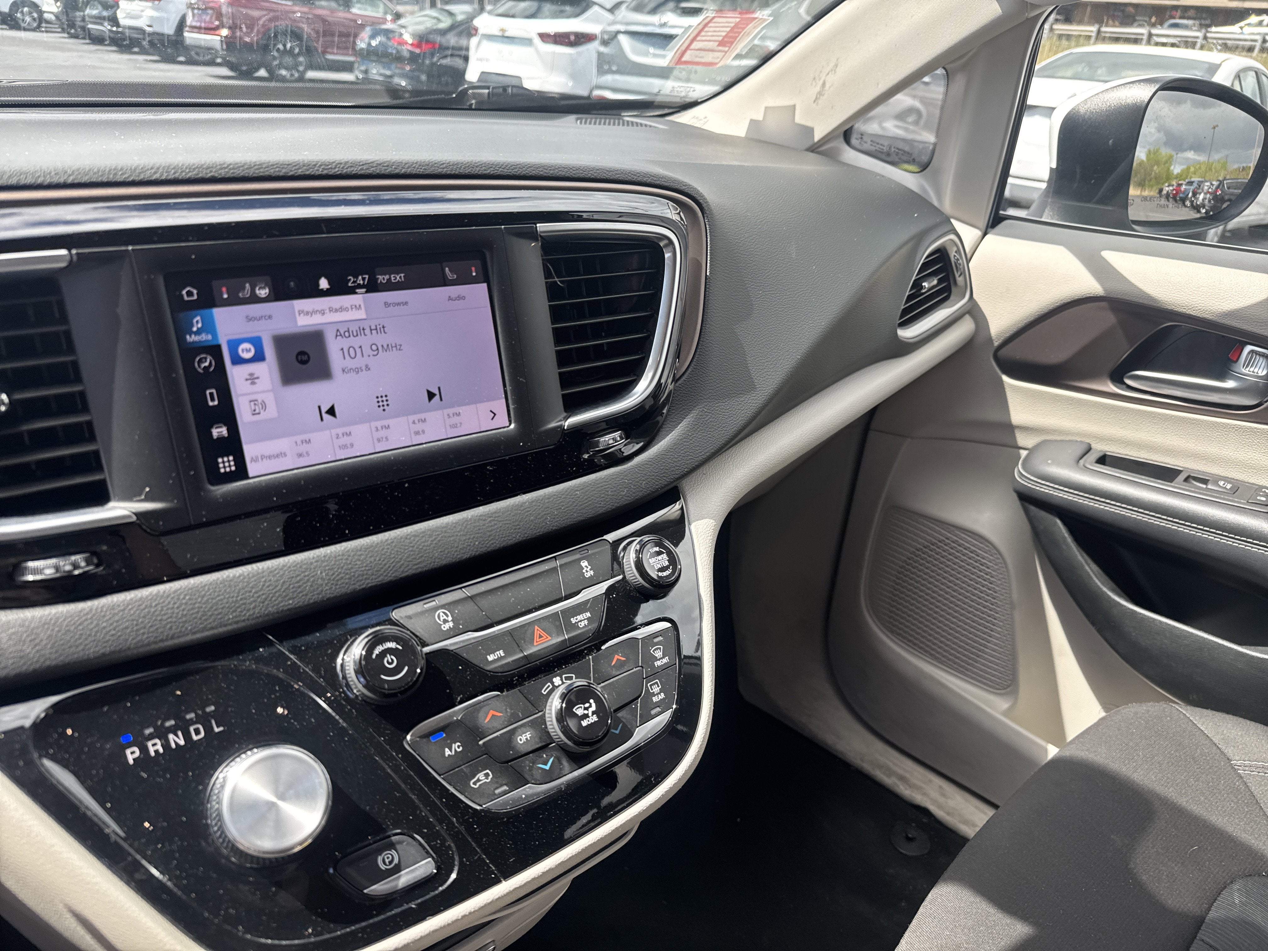 2023 Chrysler Voyager LX