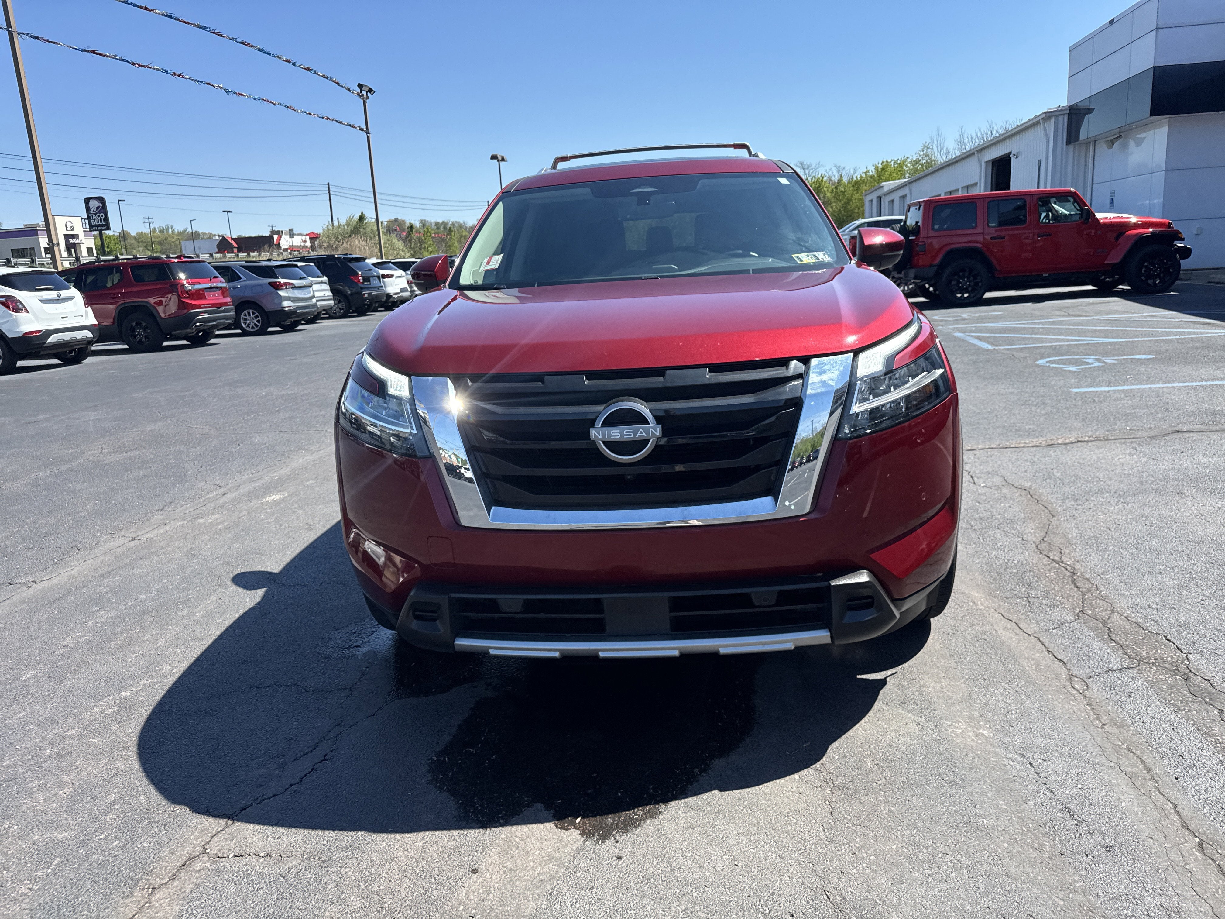 2023 Nissan Pathfinder SL