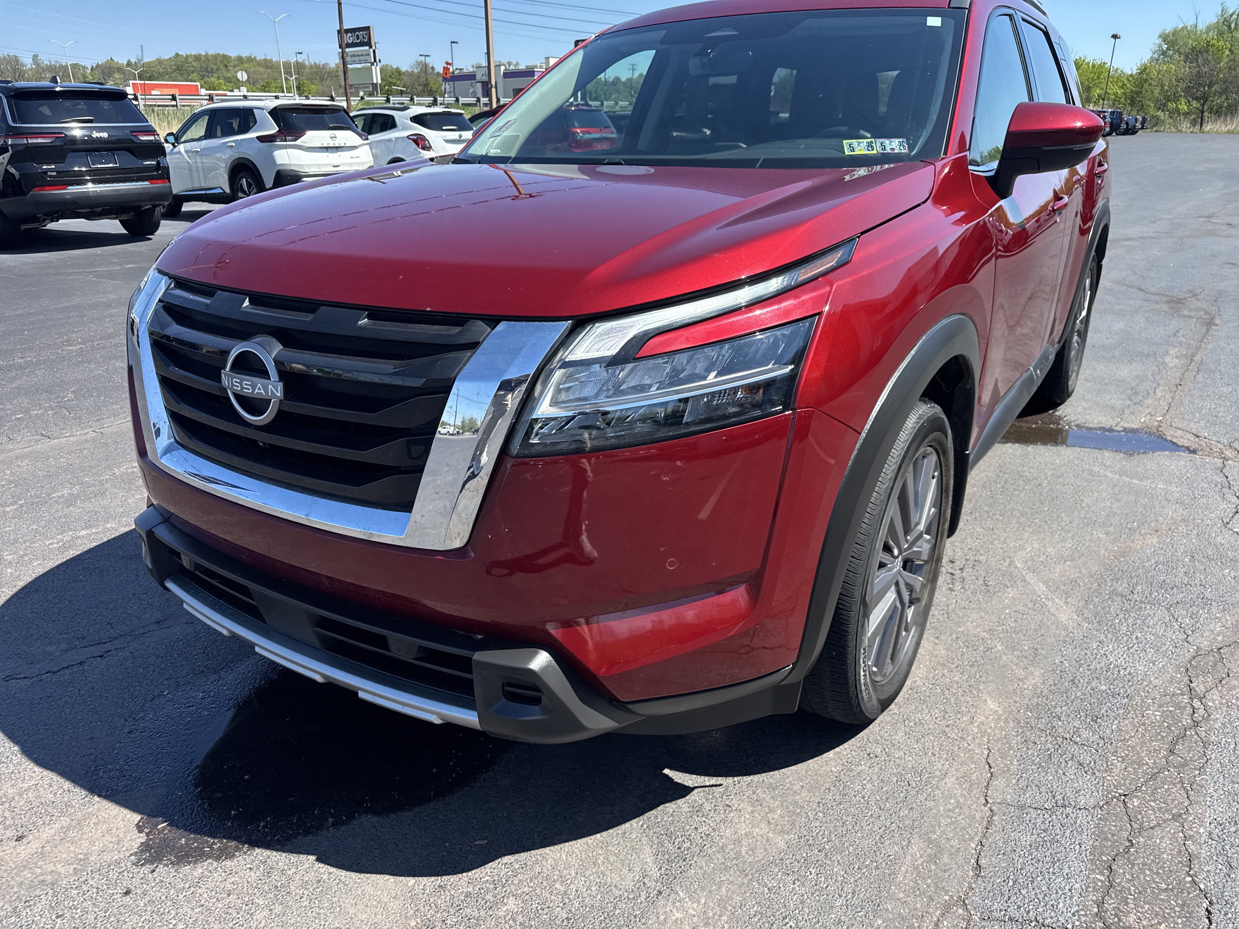 2023 Nissan Pathfinder SL