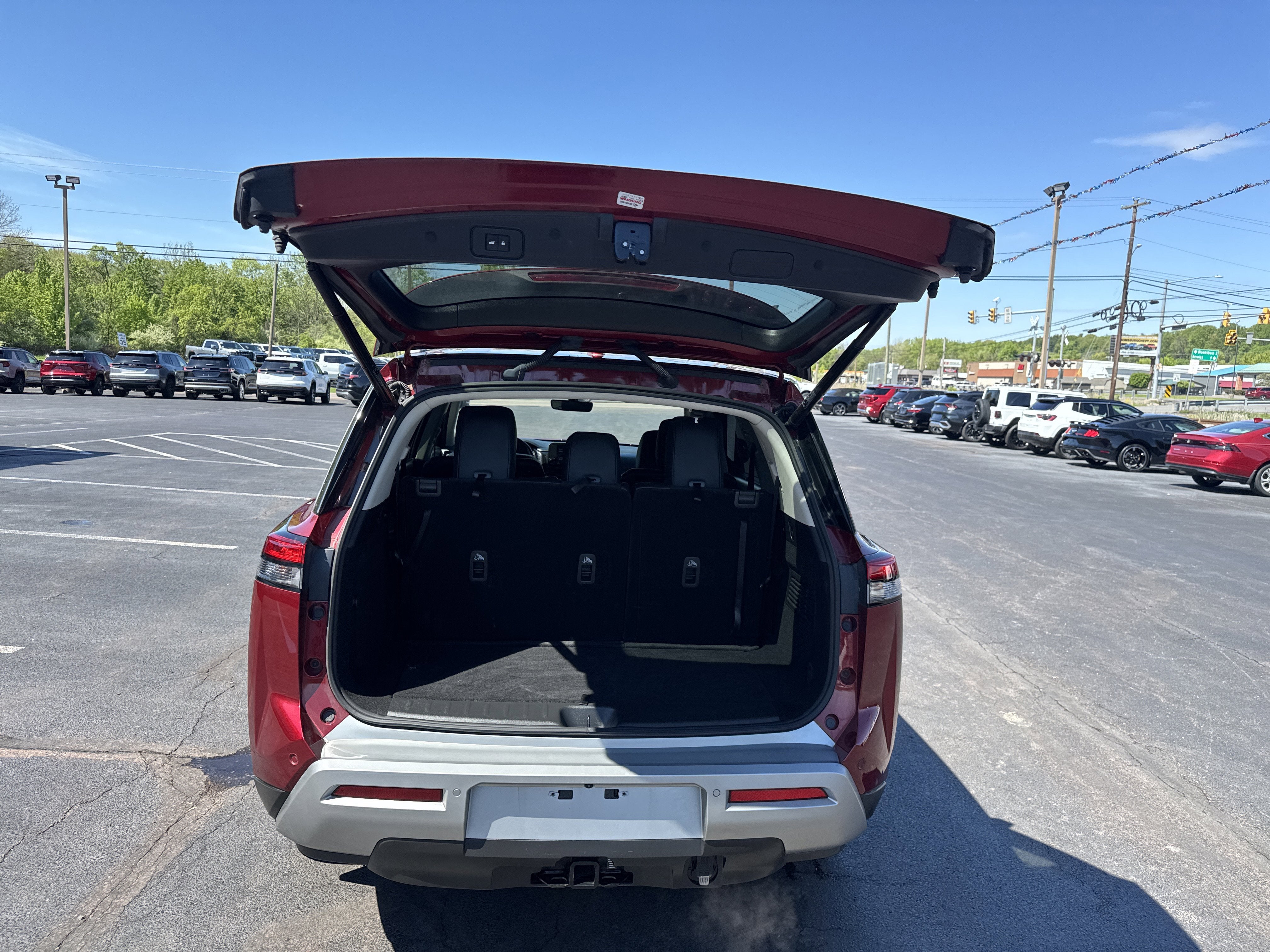2023 Nissan Pathfinder SL