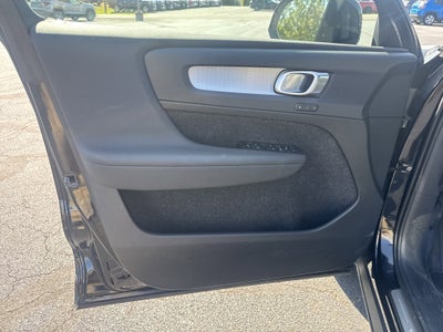 2024 Volvo XC40 Core Bright Theme