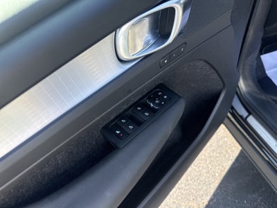 2024 Volvo XC40 Core Bright Theme