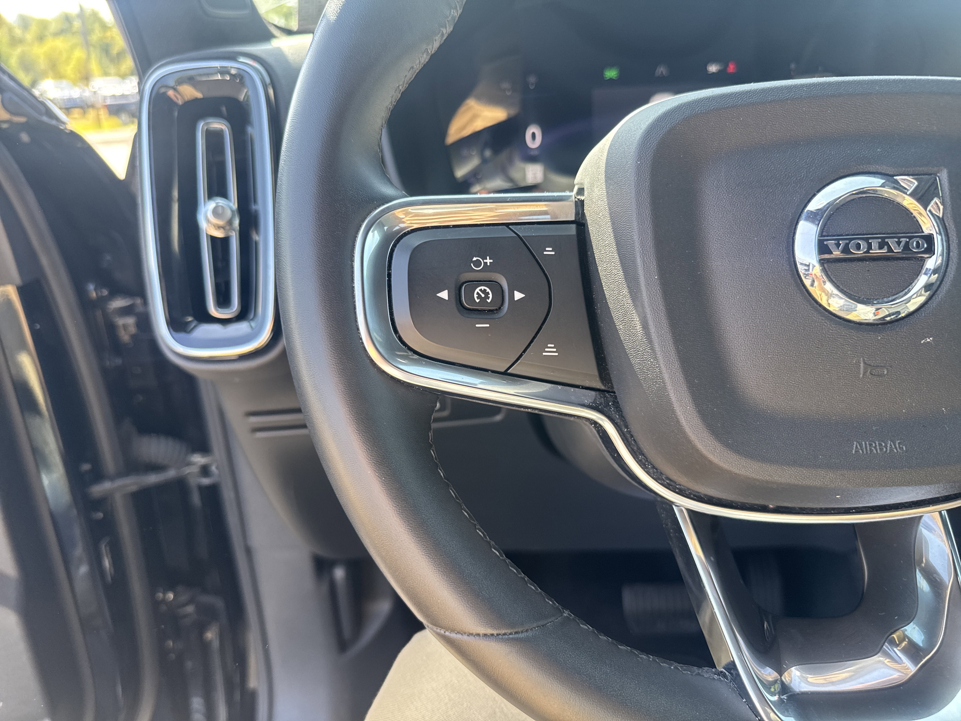 2024 Volvo XC40 Core Bright Theme