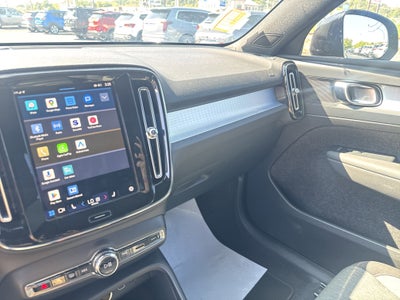 2024 Volvo XC40 Core Bright Theme