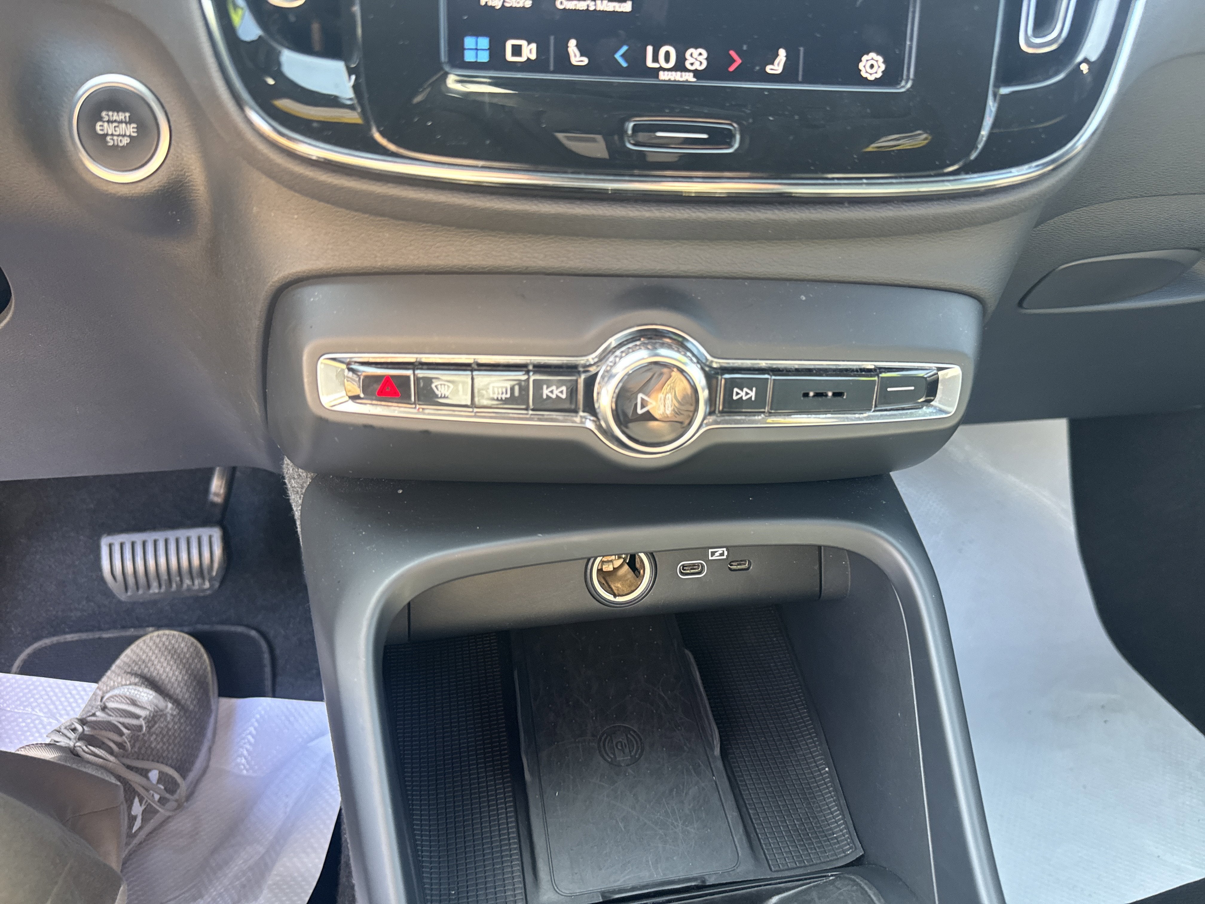 2024 Volvo XC40 Core Bright Theme