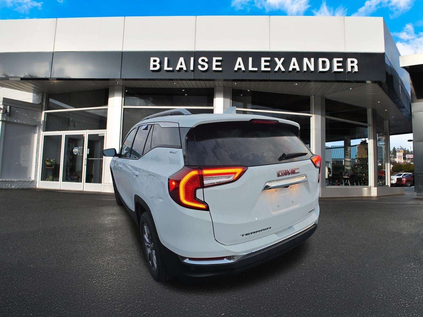 2023 GMC Terrain SLT