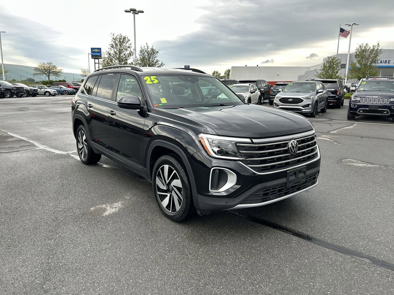 2025 Volkswagen Atlas 2.0T SE w/Technology