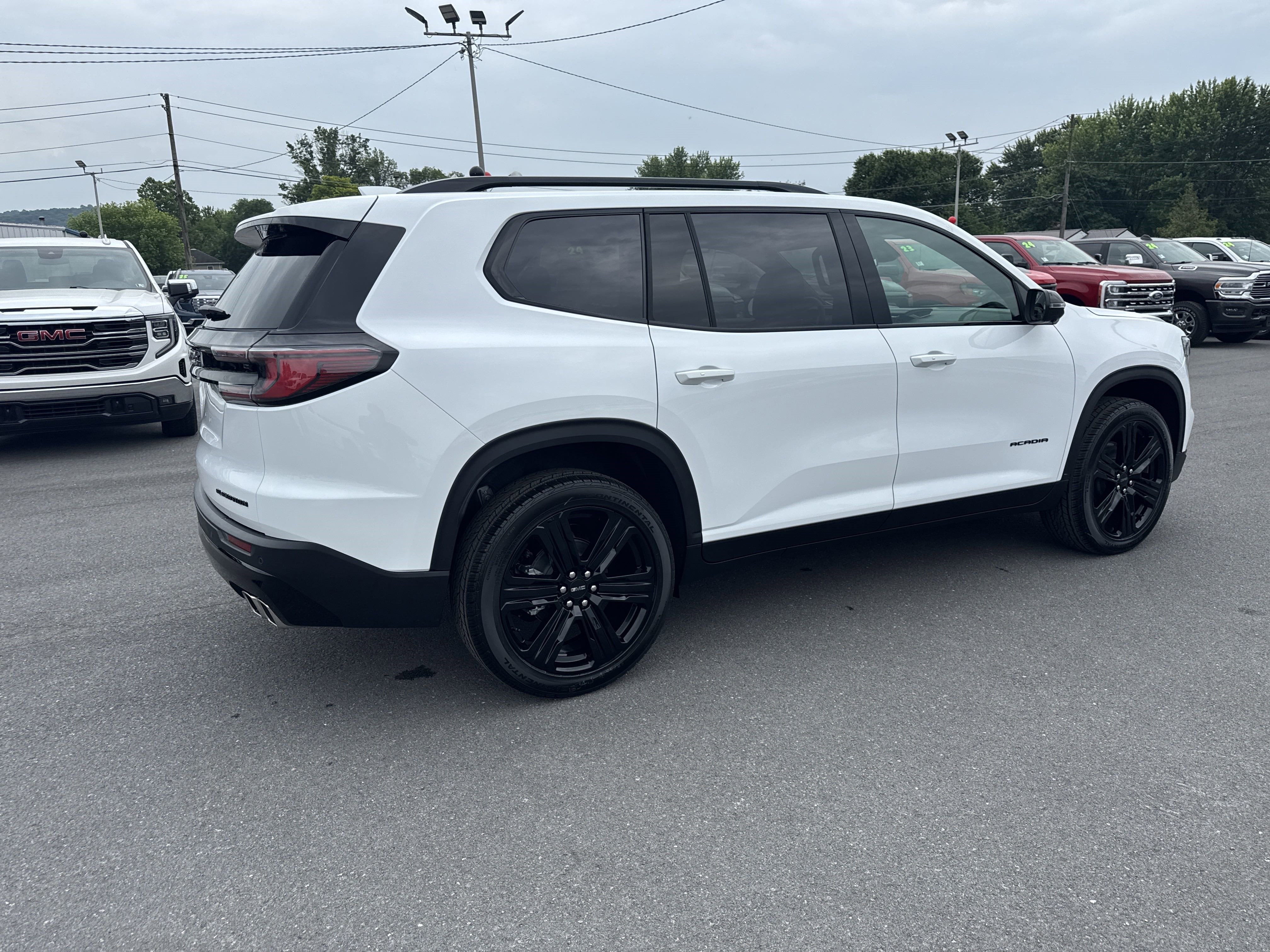 2025 GMC Acadia Elevation