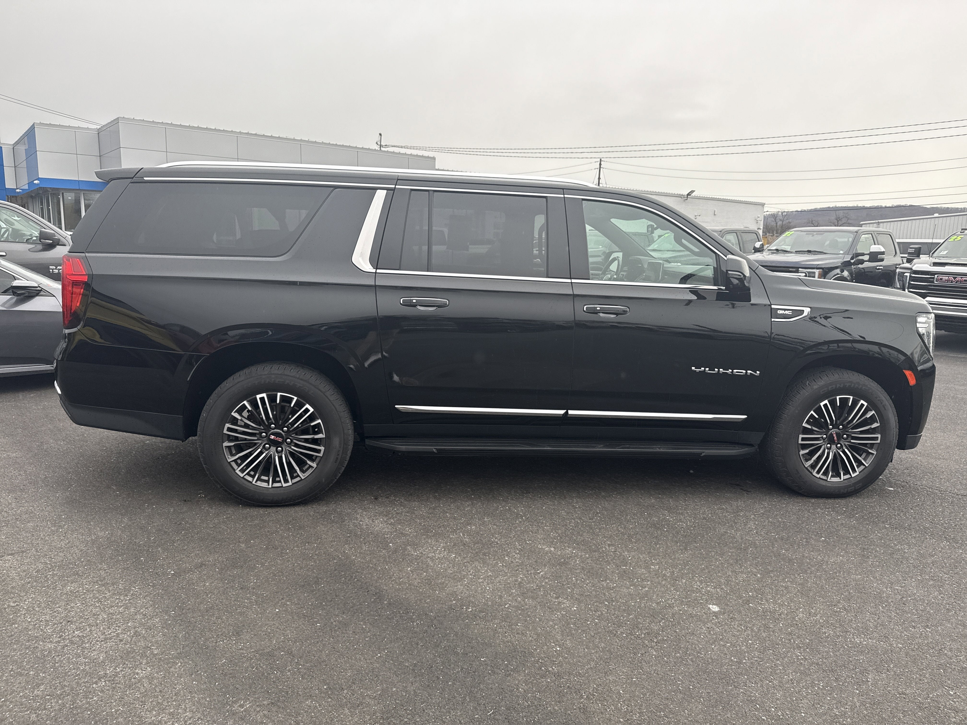 2022 GMC Yukon XL SLT