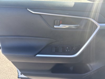 2023 Toyota RAV4 Hybrid SE