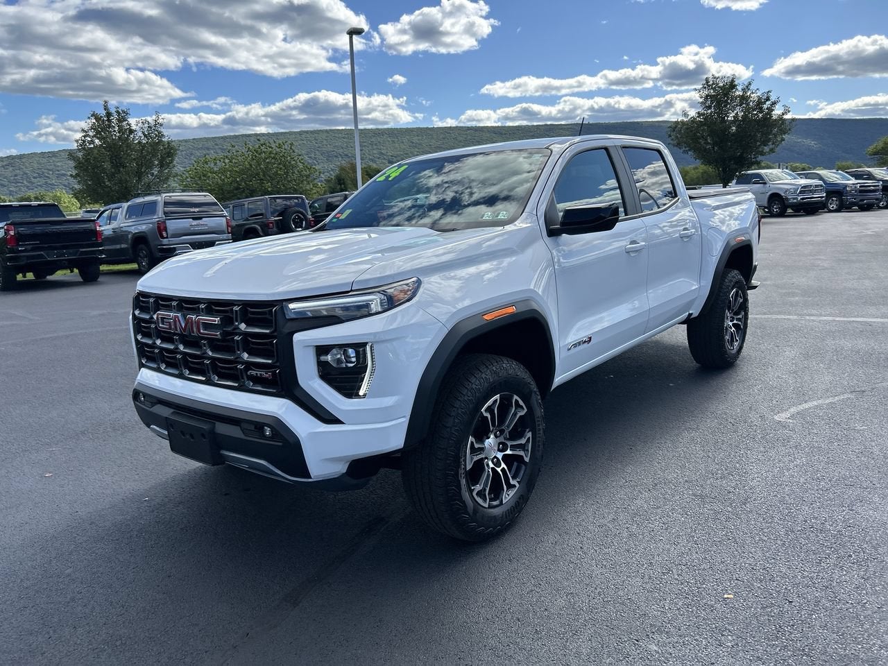 2024 GMC Canyon 4WD AT4