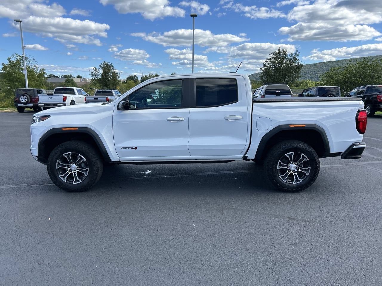 2024 GMC Canyon 4WD AT4