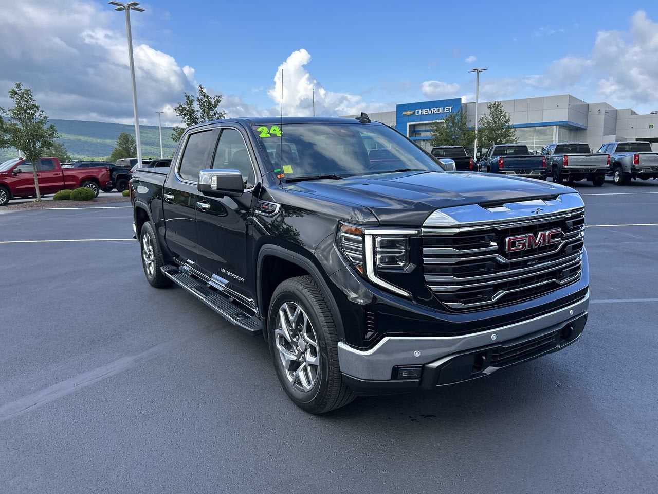 2024 GMC Sierra 1500 SLT