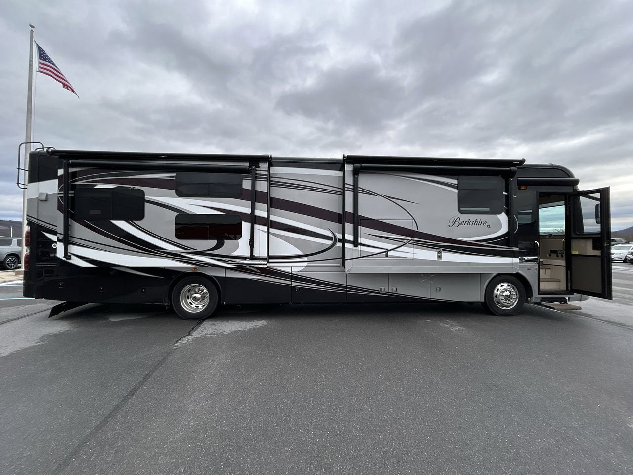 2015 FOREST RIVER BERKSHIRE XL 40BH