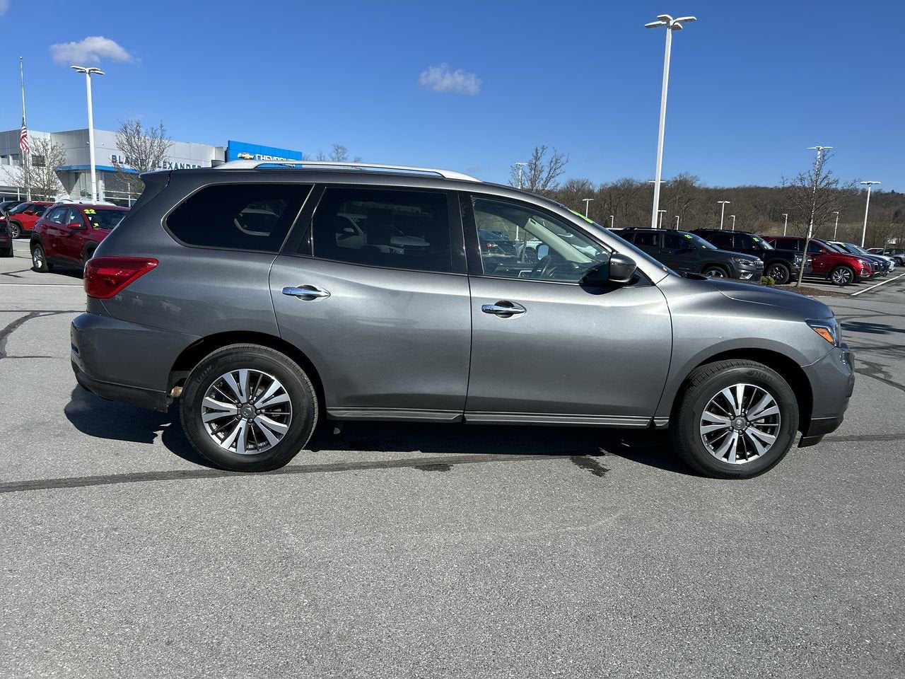 2020 Nissan Pathfinder SV