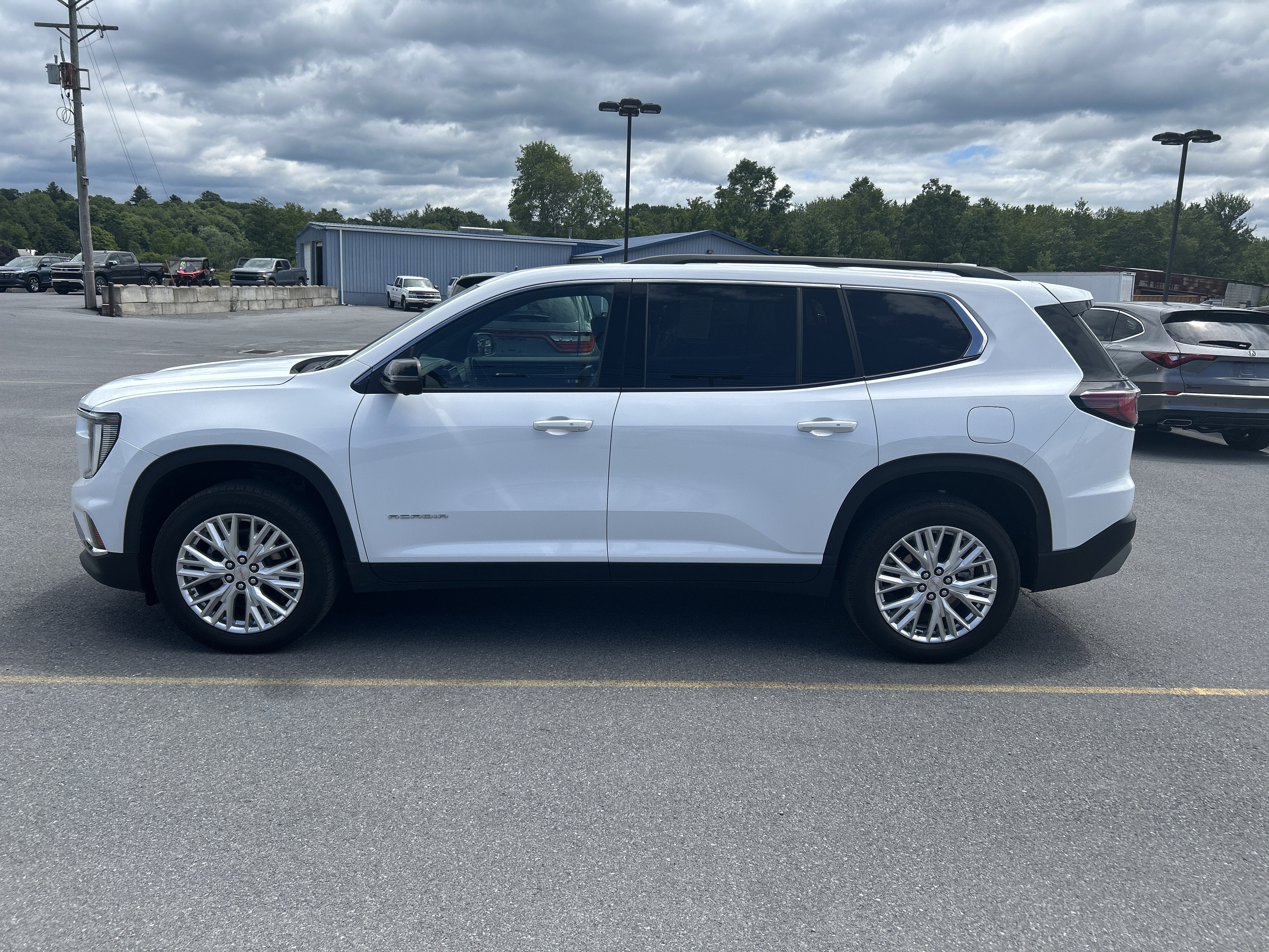 2024 GMC Acadia Elevation