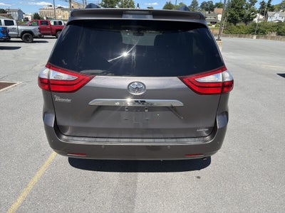 2017 Toyota Sienna XLE Auto Access Seat