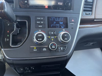 2017 Toyota Sienna XLE Auto Access Seat