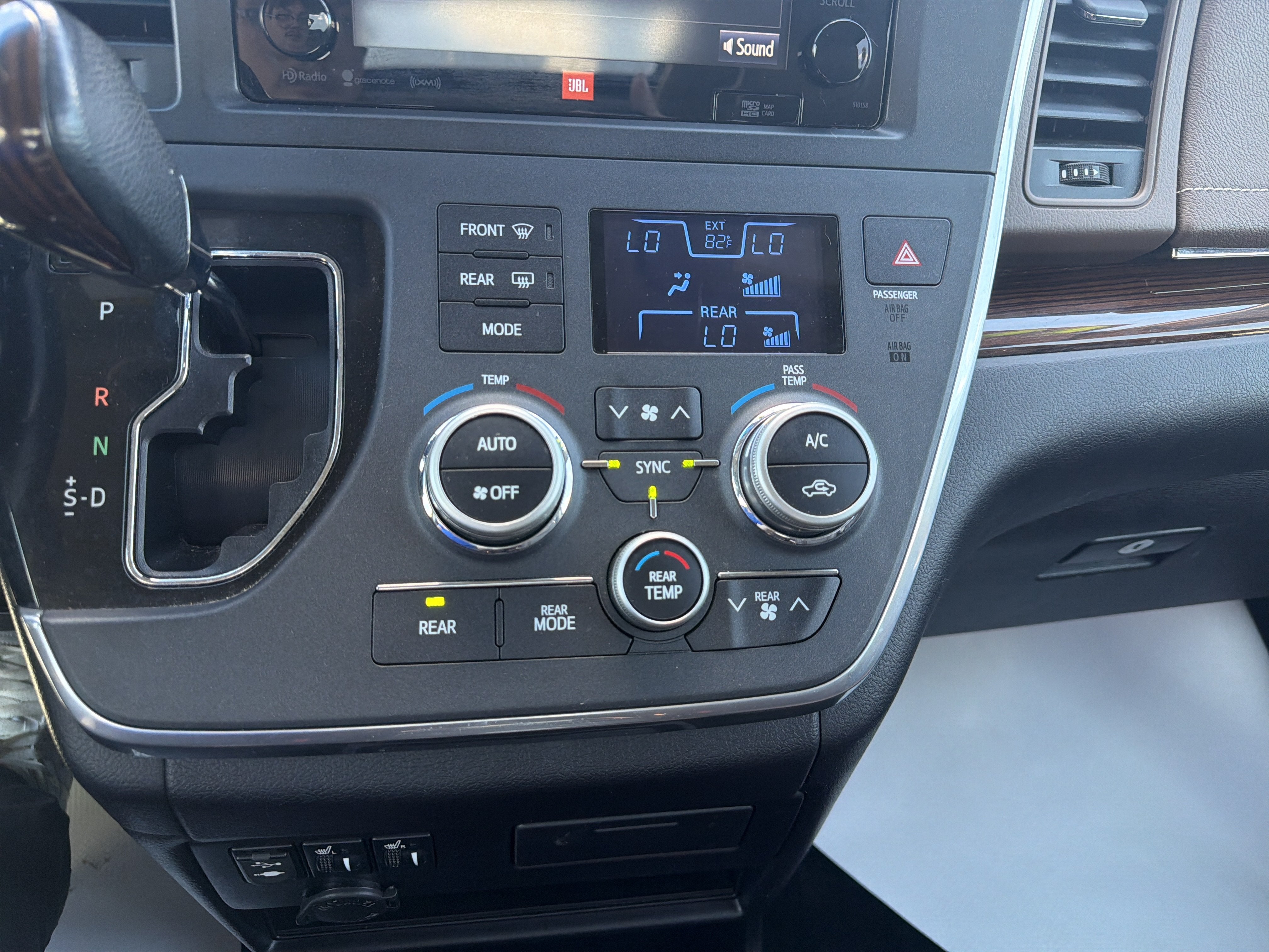 2017 Toyota Sienna XLE Auto Access Seat