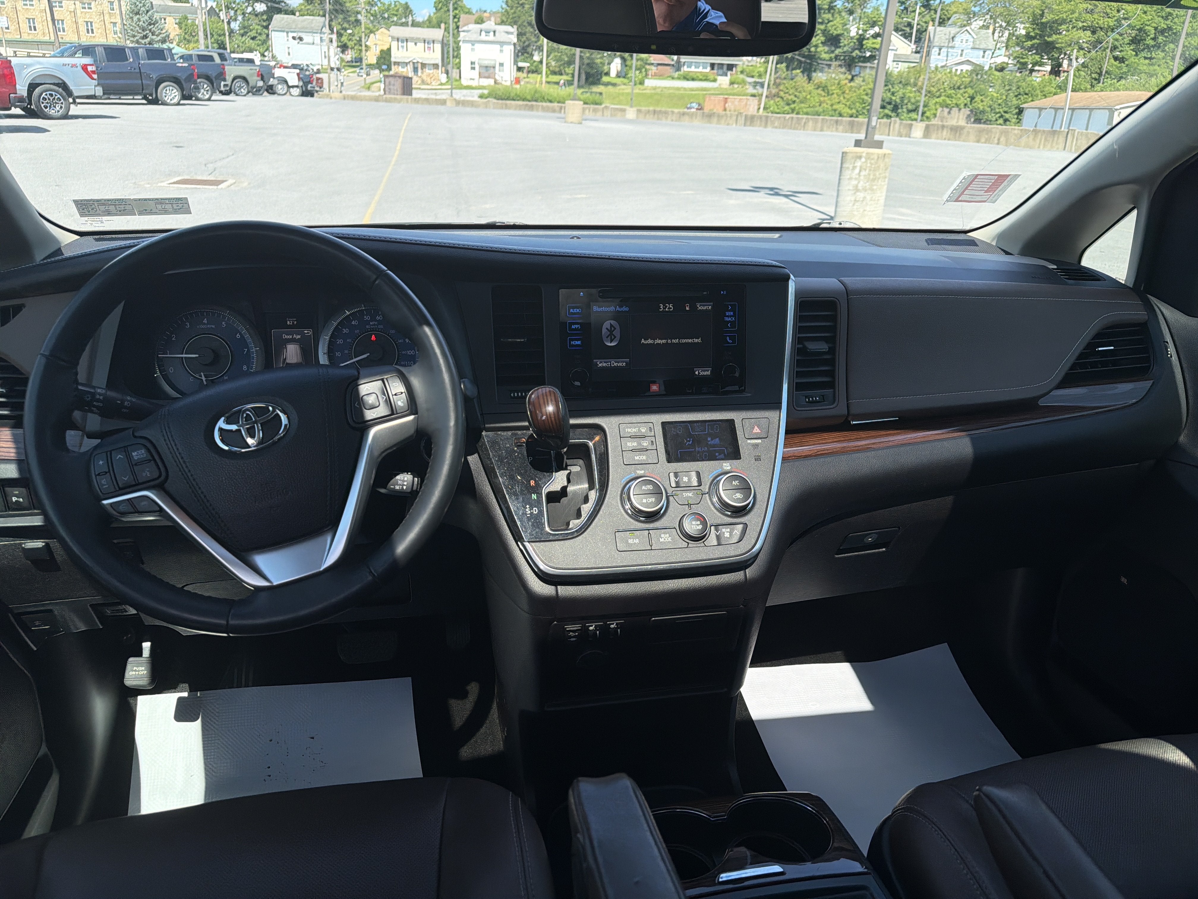 2017 Toyota Sienna XLE Auto Access Seat