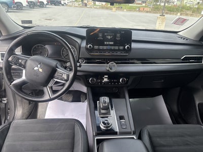 2022 Mitsubishi Outlander SE