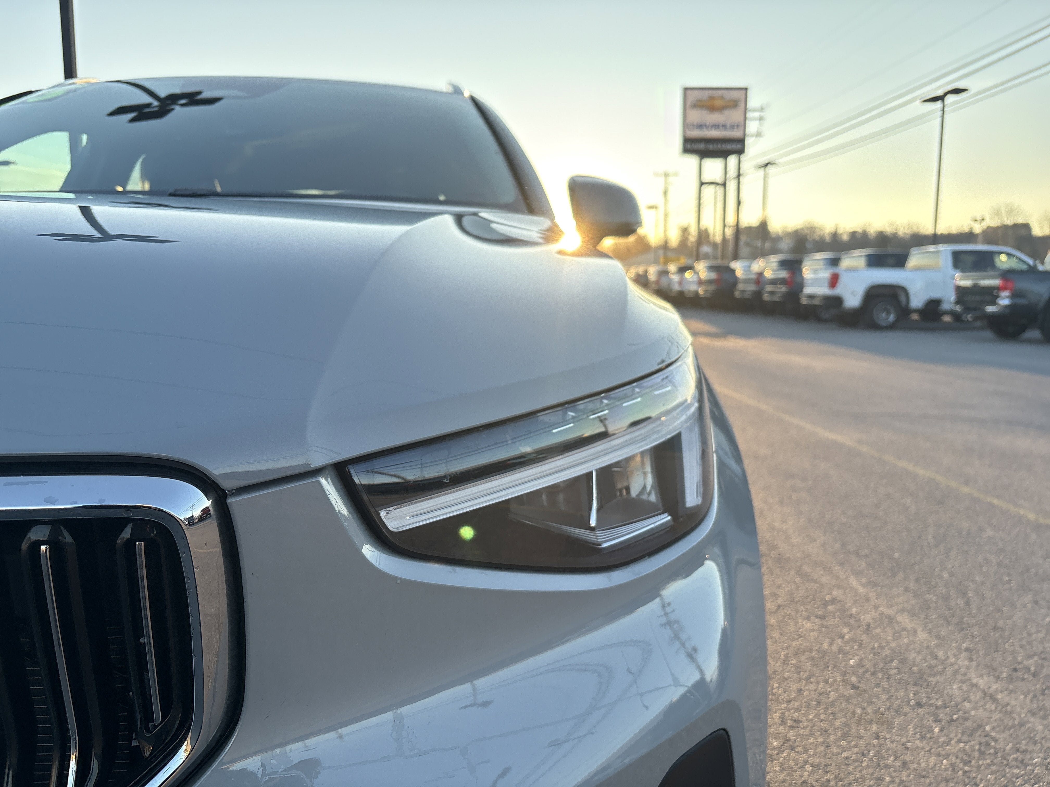 2025 Volvo XC40 Core Bright Theme
