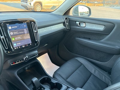 2025 Volvo XC40 Core Bright Theme