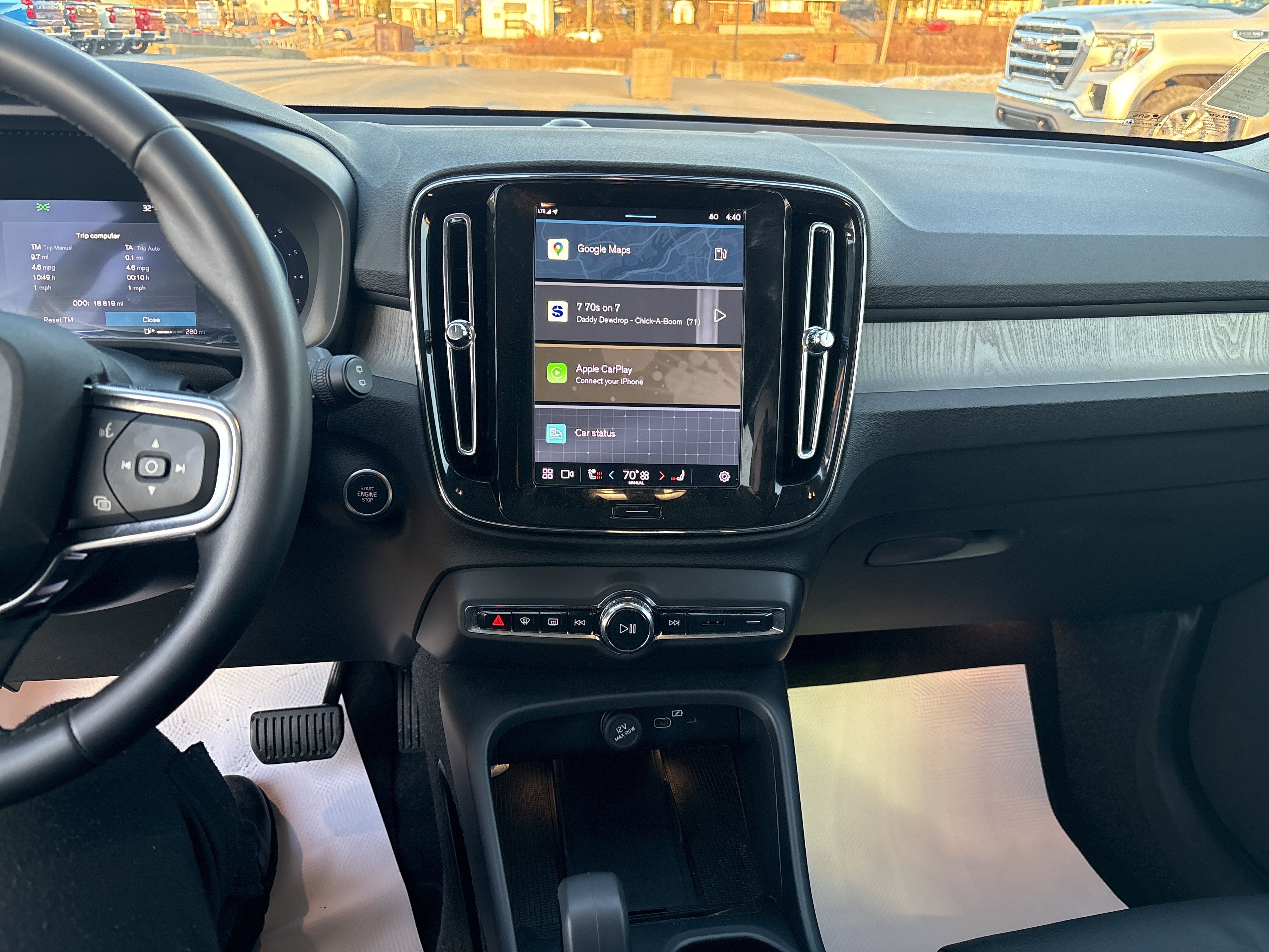 2025 Volvo XC40 Core Bright Theme