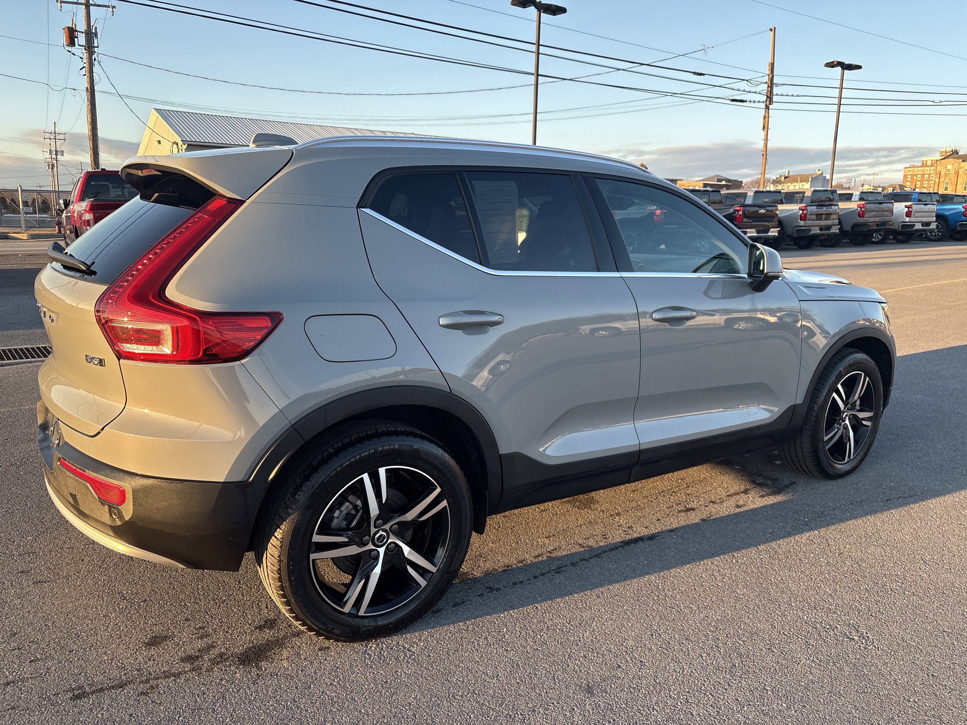 2025 Volvo XC40 Core Bright Theme