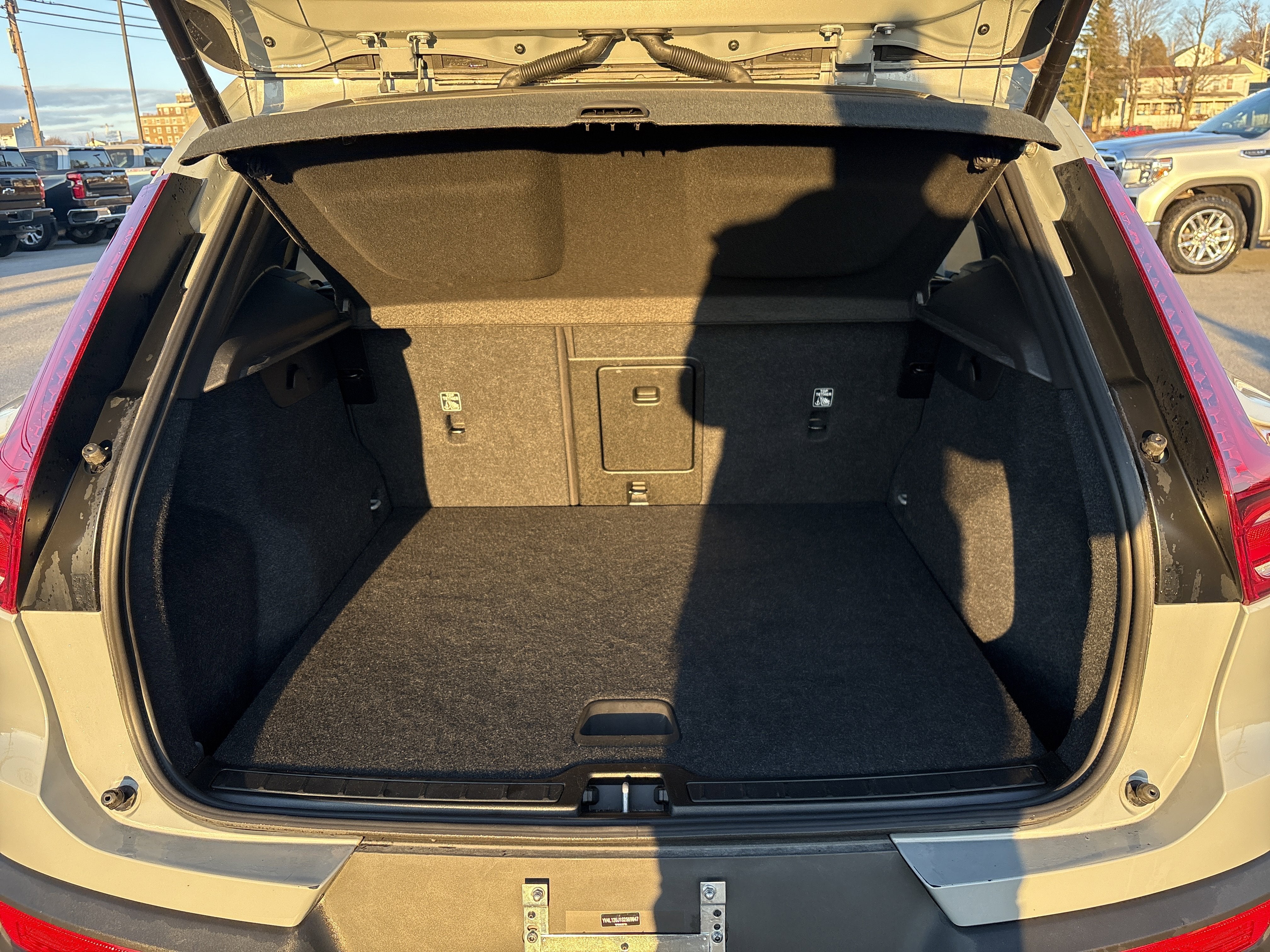 2025 Volvo XC40 Core Bright Theme