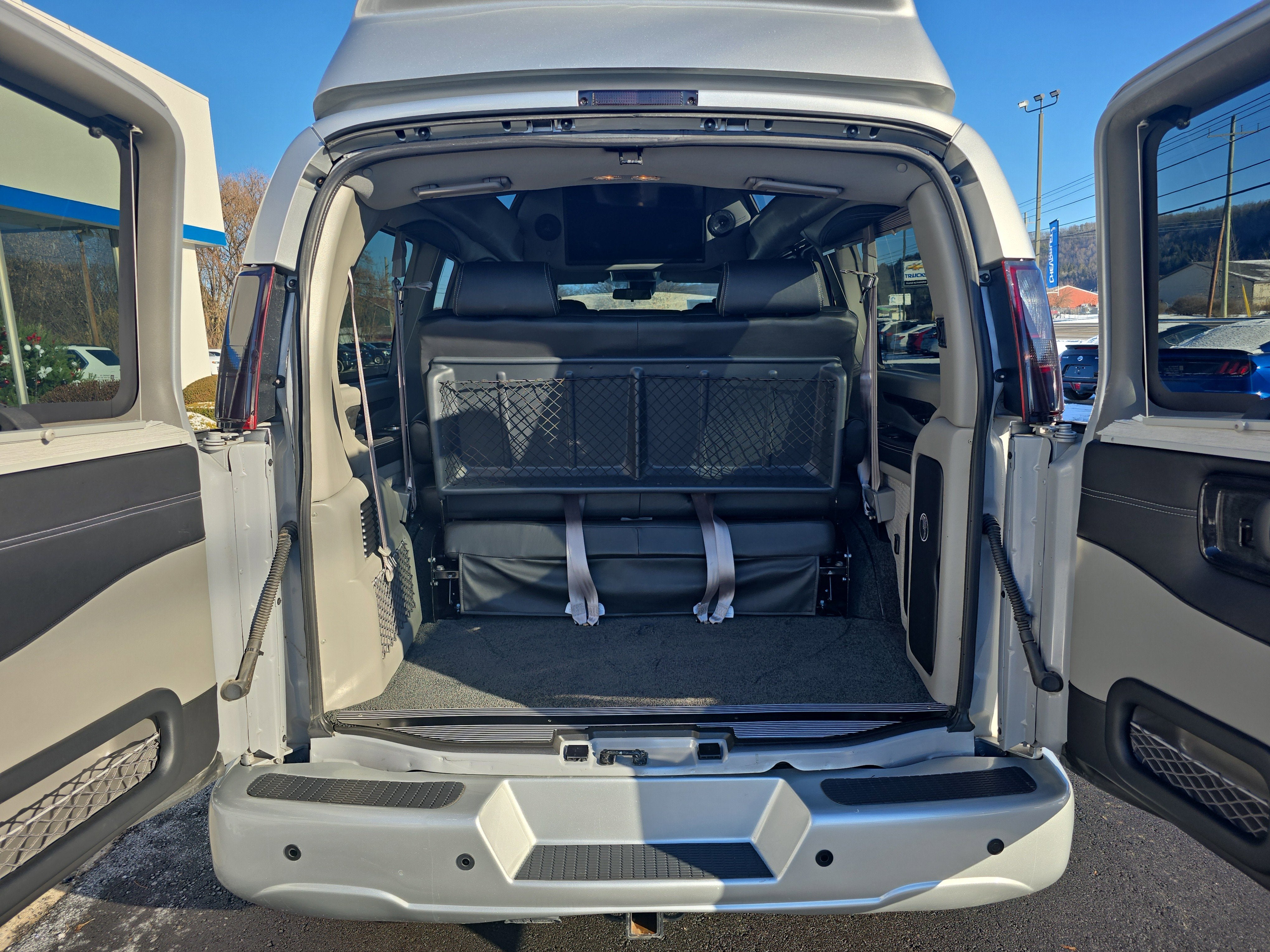 2021 Chevrolet Express Passenger 2500 1LS