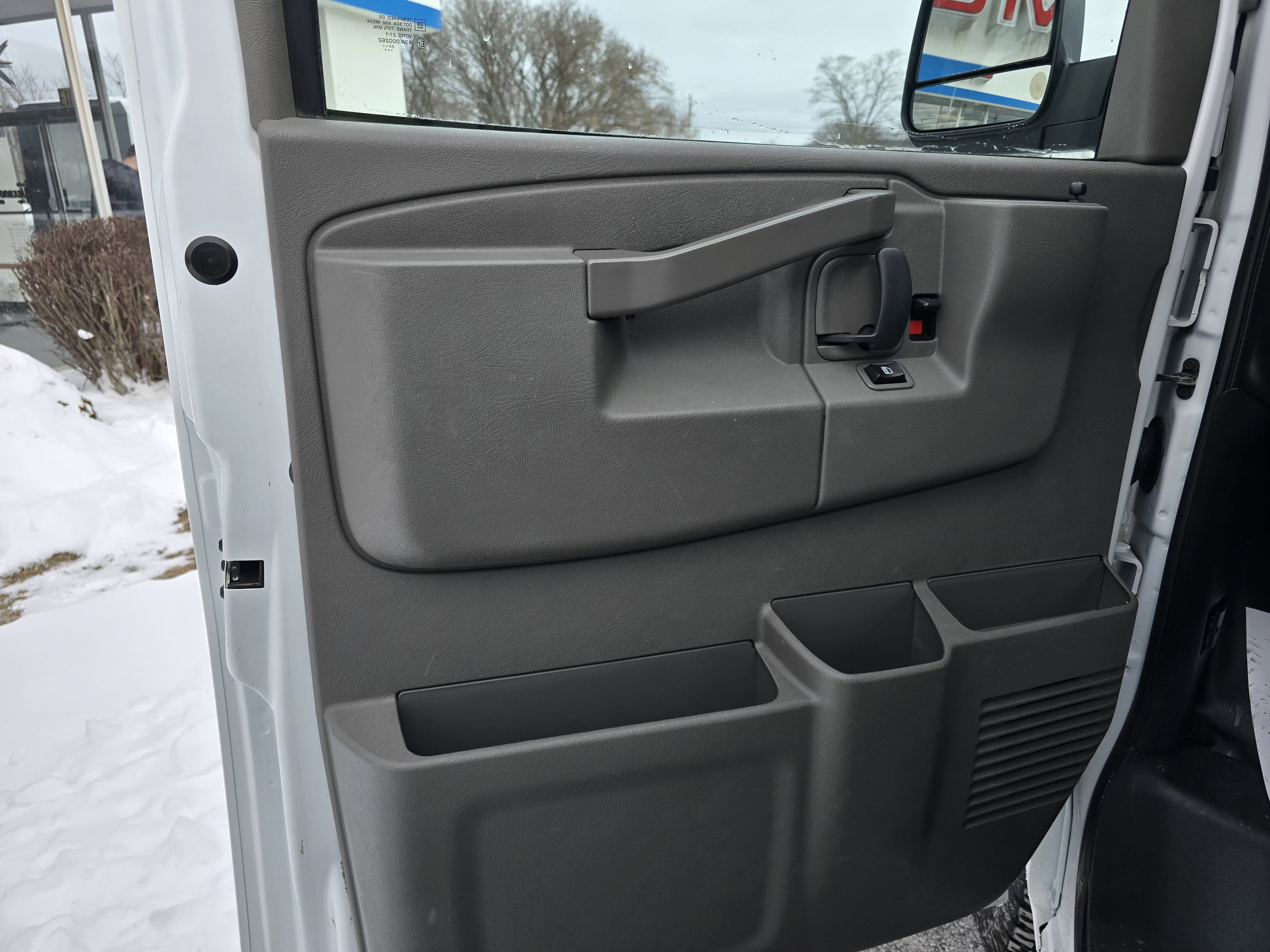 2024 Chevrolet Express Passenger 3500 1LS