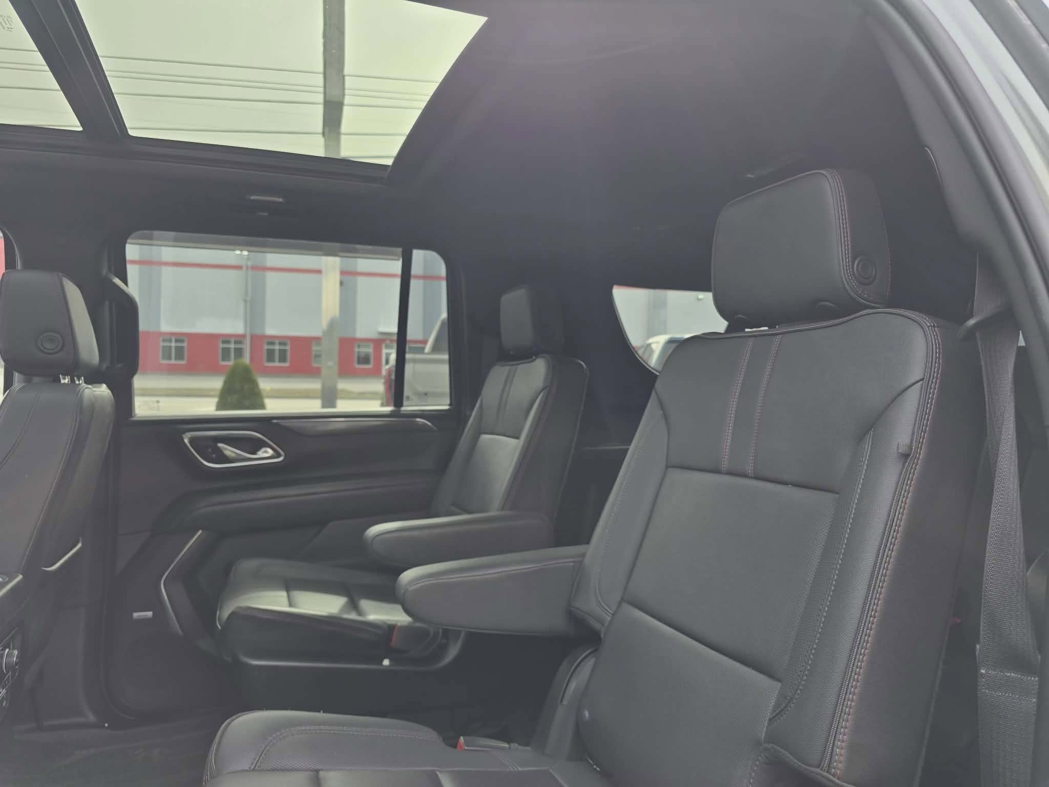 2023 Chevrolet Suburban RST