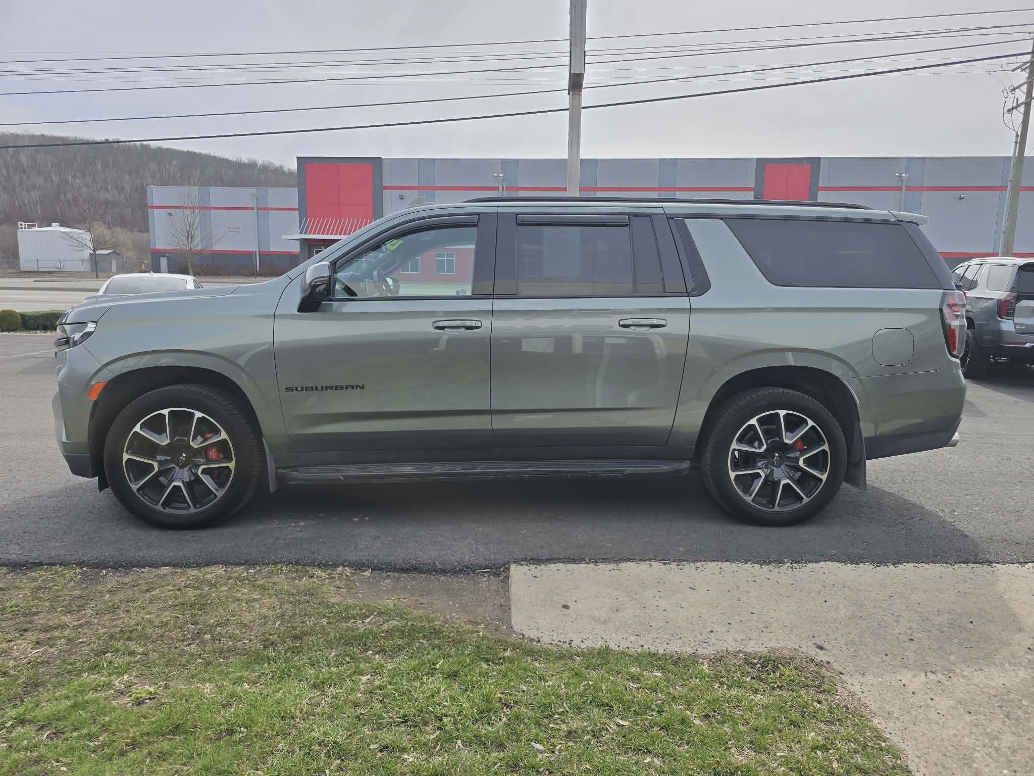 2023 Chevrolet Suburban RST