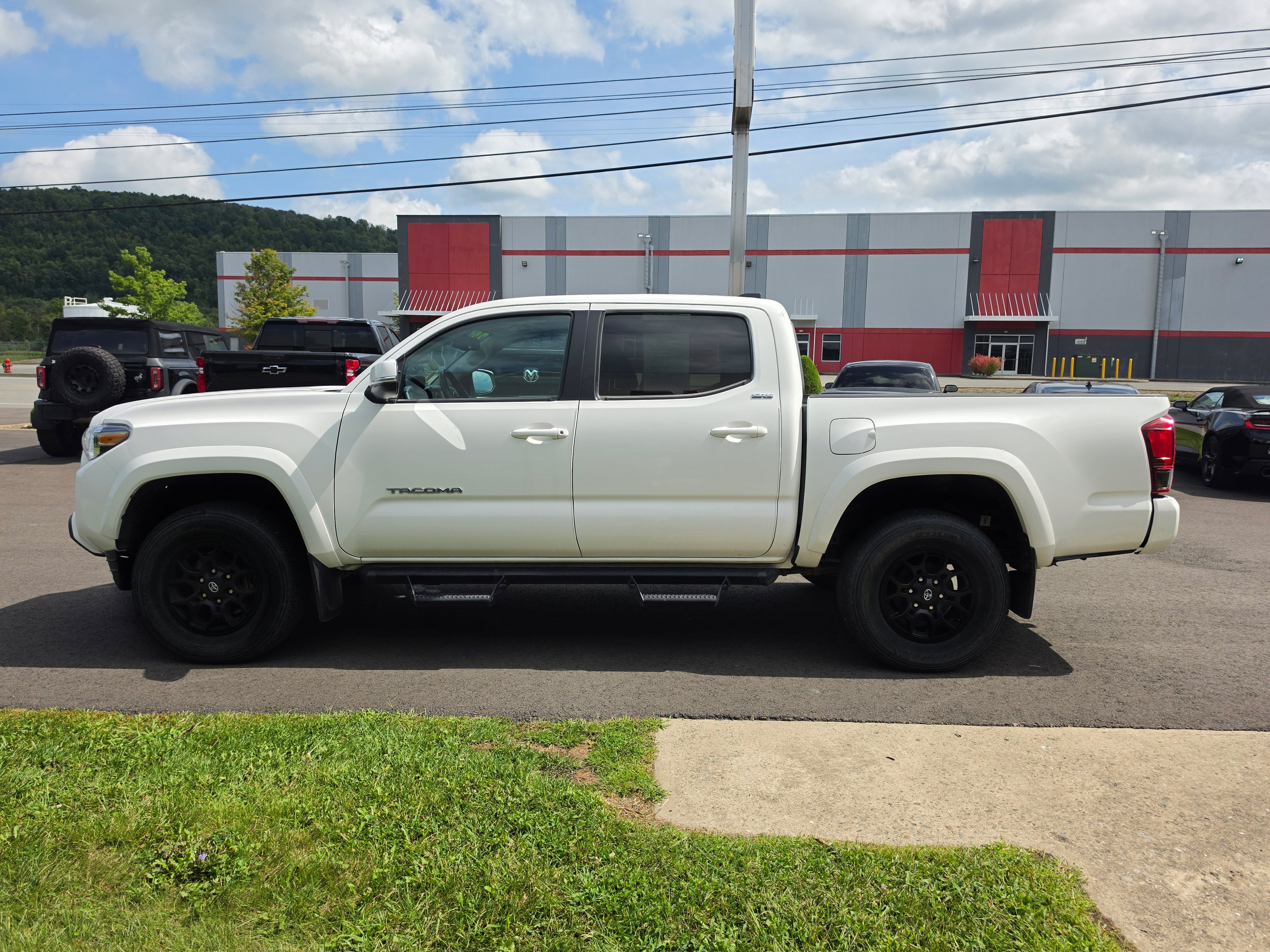 2022 Toyota Tacoma 4WD SR