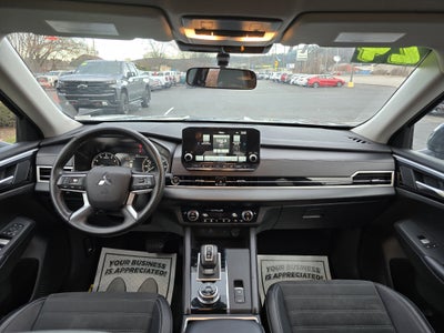 2024 Mitsubishi Outlander SE