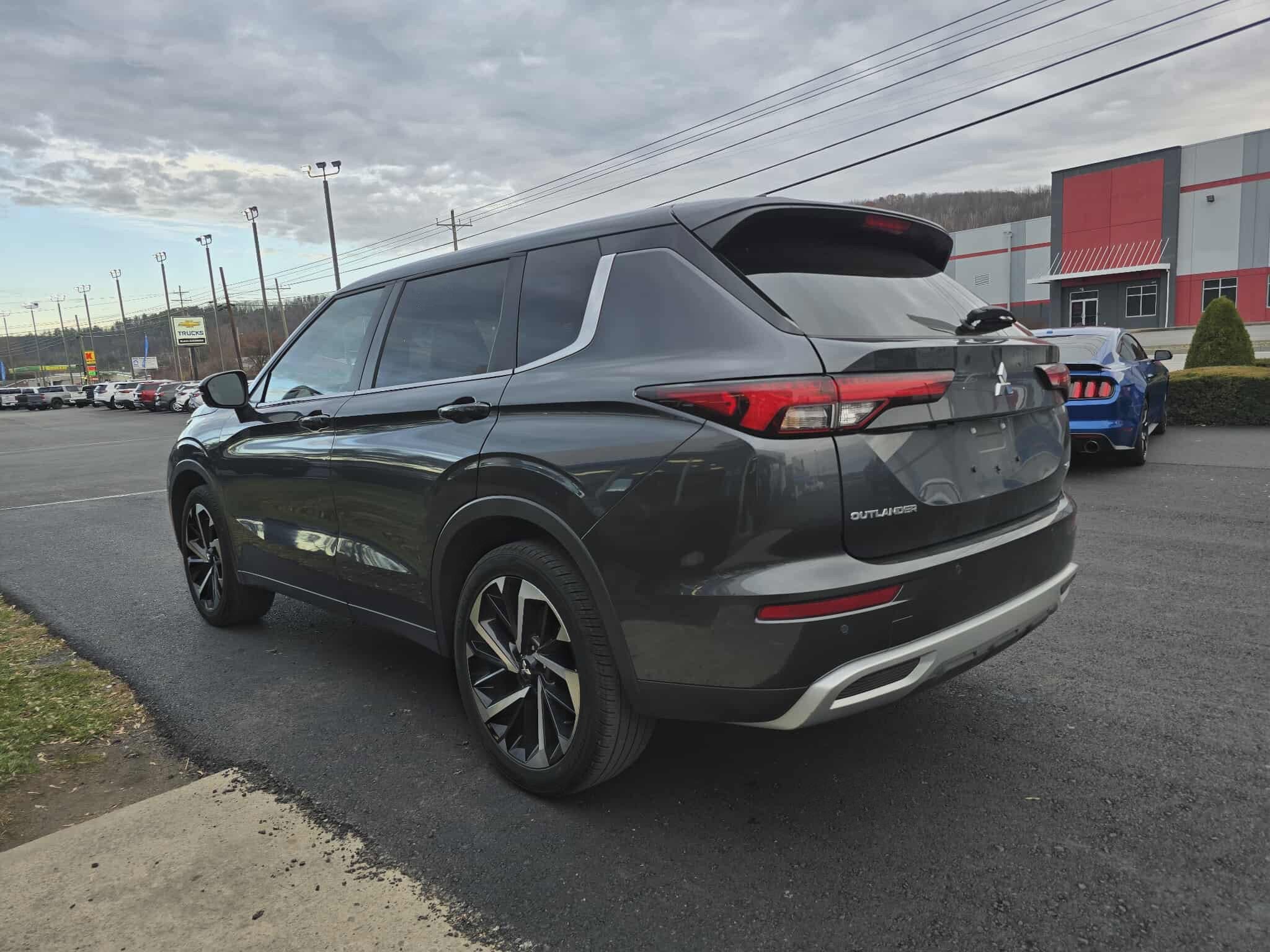 2024 Mitsubishi Outlander SE