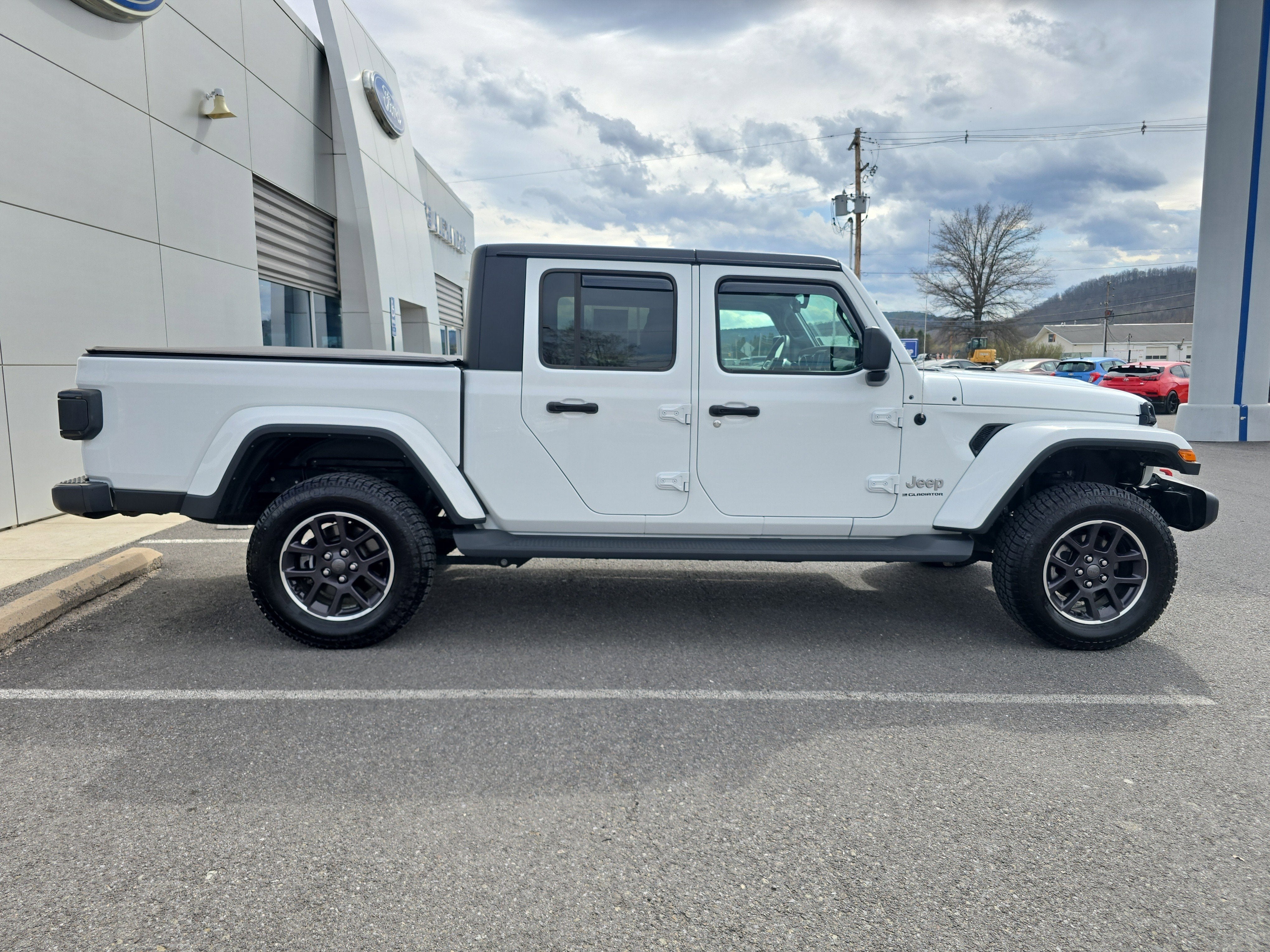 2023 Jeep Gladiator Overland