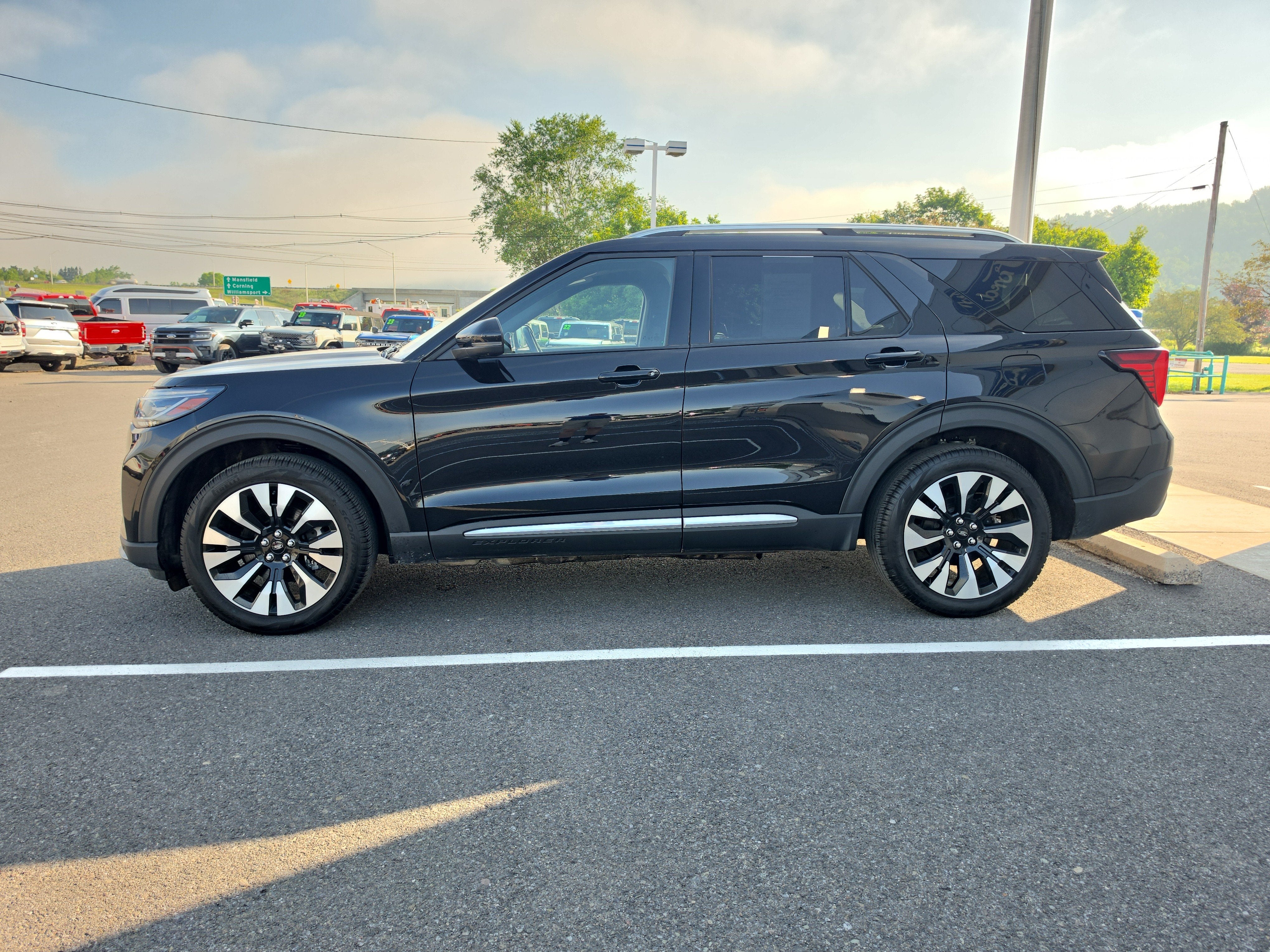 2025 Ford Explorer Platinum