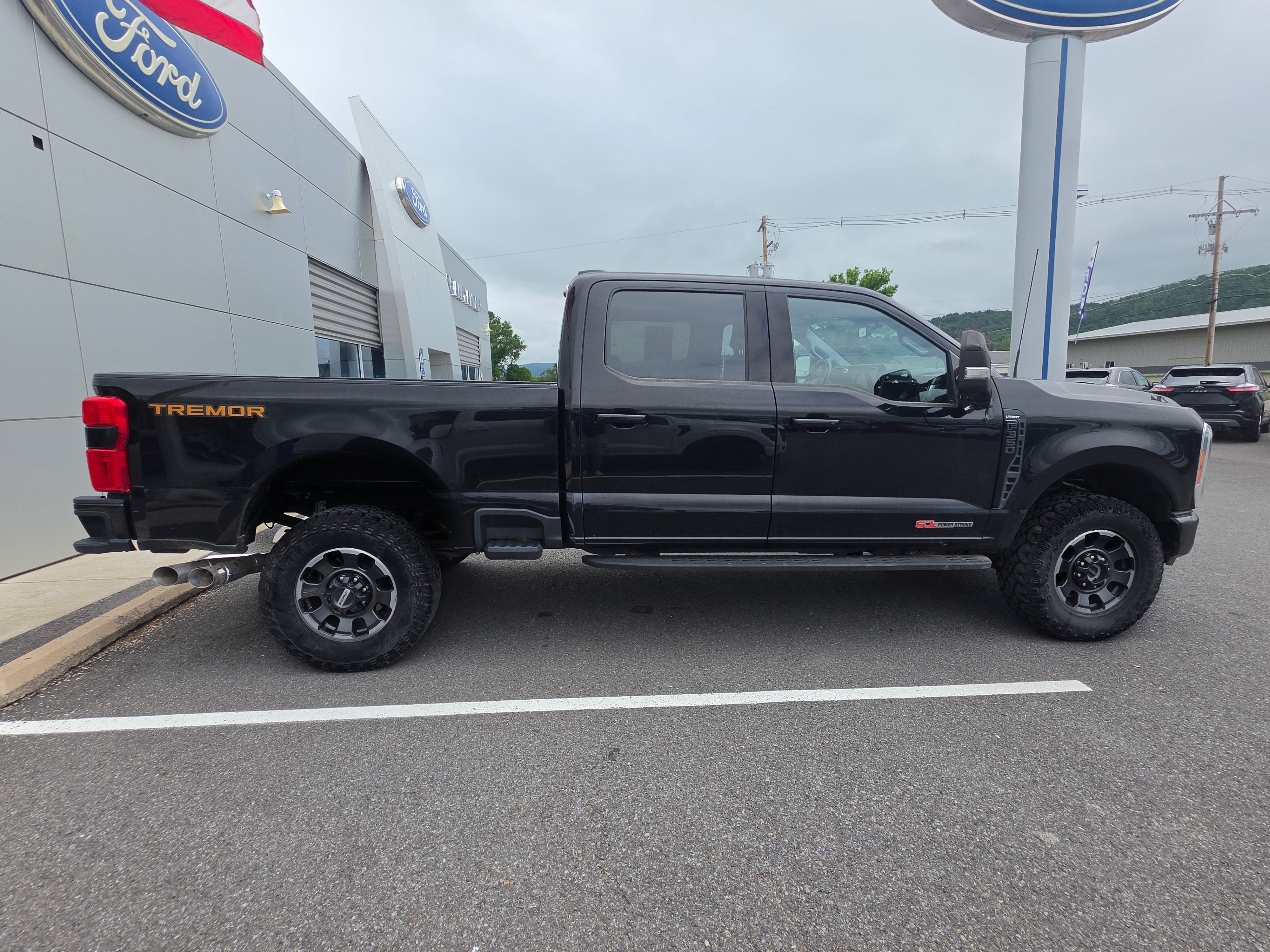 2023 Ford Super Duty F-350 SRW LARIAT