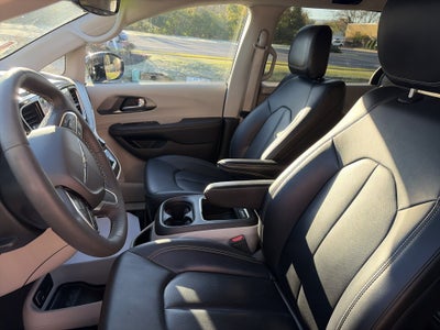 2024 Chrysler Pacifica Hybrid Select