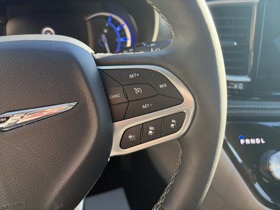 2024 Chrysler Pacifica Hybrid Select