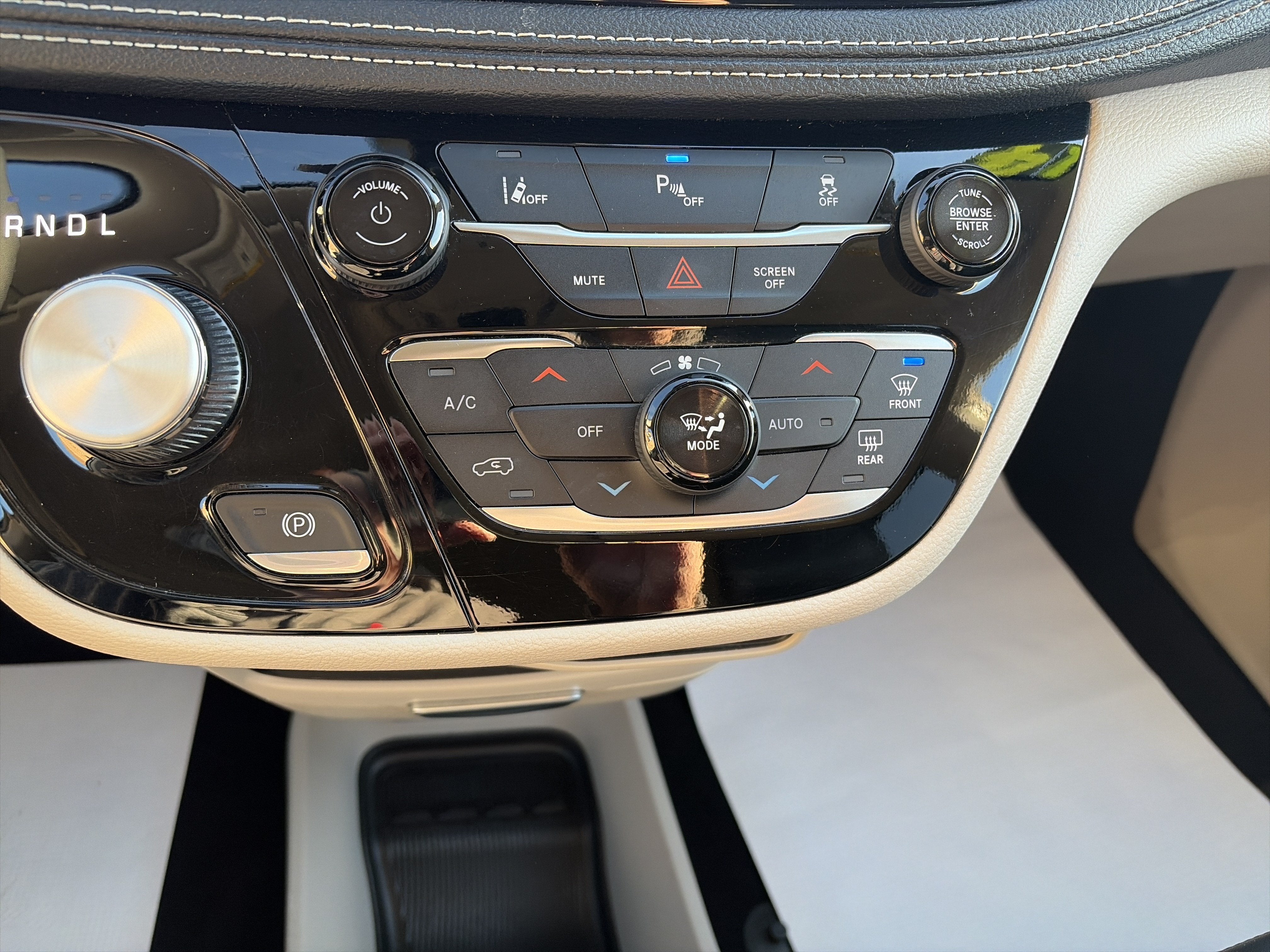 2024 Chrysler Pacifica Hybrid Select